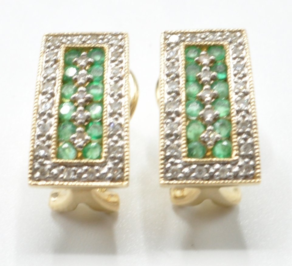 14CT GOLD DIAMOND AND GREEN STONE PANEL EARRINGS - Image 4 of 6