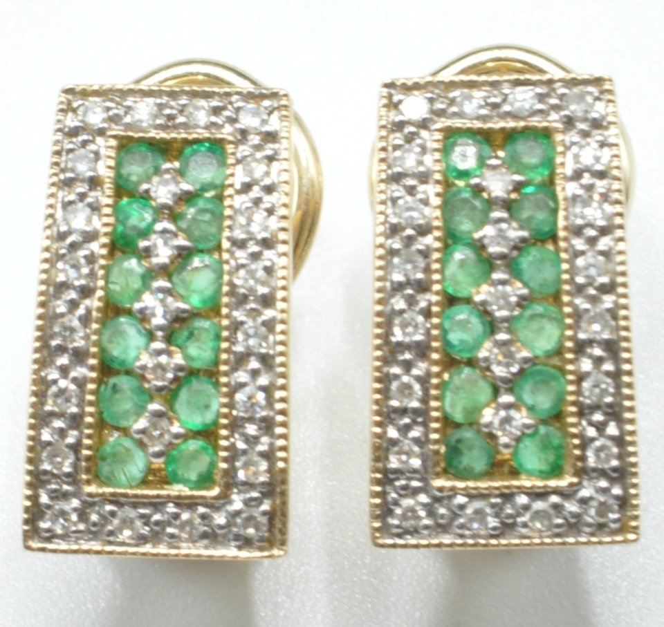 14CT GOLD DIAMOND AND GREEN STONE PANEL EARRINGS - Image 2 of 6