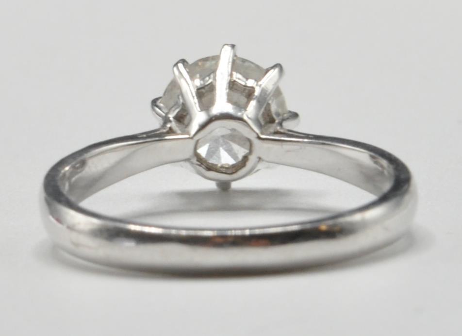 18CT WHITE GOLD AND DIAMOND SOLITAIRE RING - Image 5 of 7