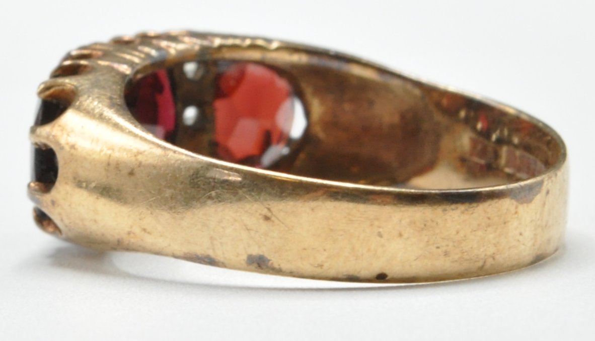 9CT GOLD GARNET & WHITE STONE RING - Image 7 of 10