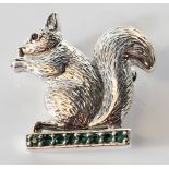STAMPED 925 SILVER SQUIRREL BROOCH WITH GREEN STONES.