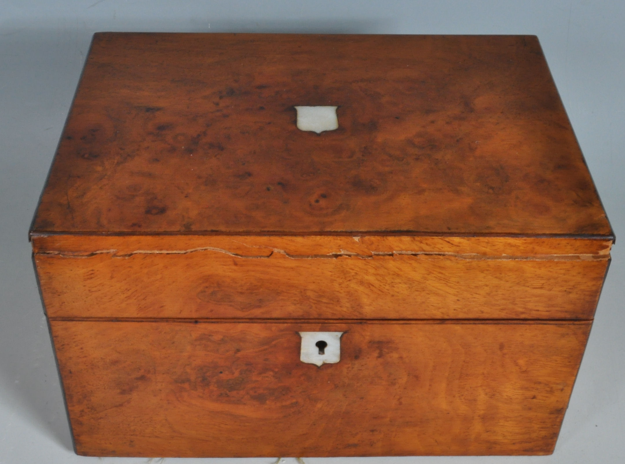 19TH CENTURY VICTORIAN FLAME MAHOGANY VANITY BOX - Image 7 of 11