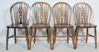 SET OF FOUR VINTAGE 20TH CENTURY OAK AND ELM WHEELBACK WINDSOR DINING CHAIR