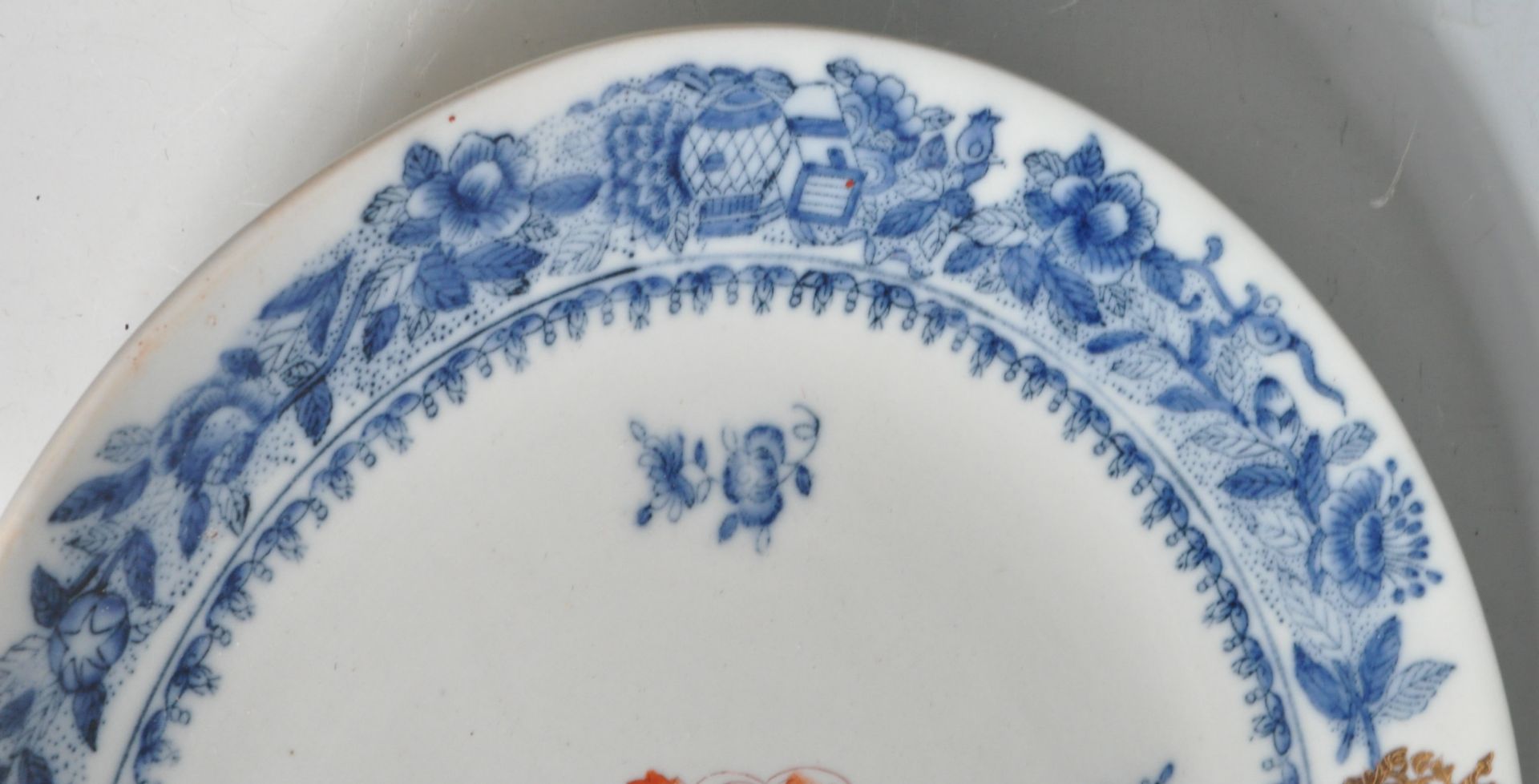 PAIR OF 20TH CENTURY CHINESE BLUE AND WHITE PLATES - Image 8 of 10