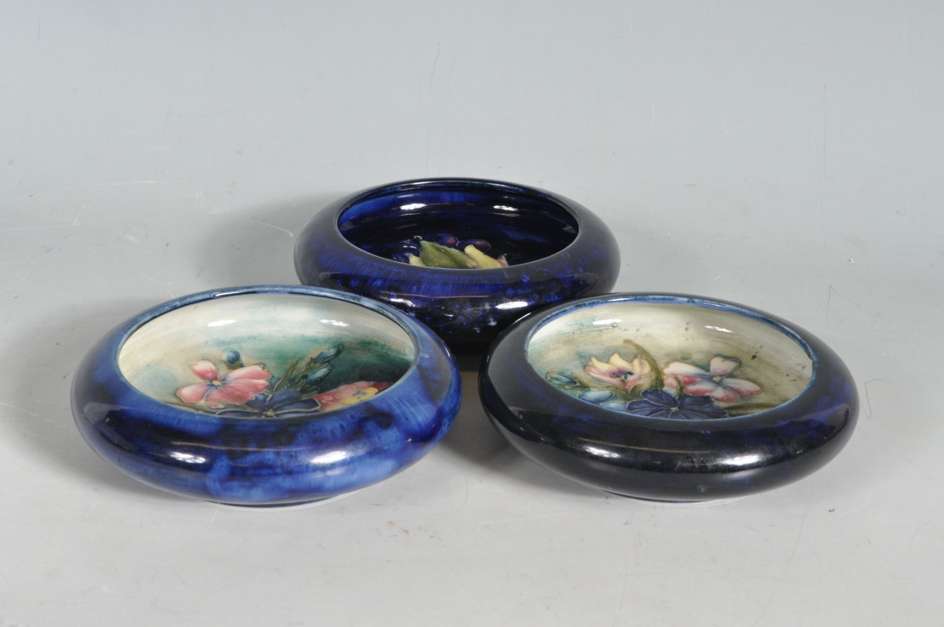 COLLECTION OF FOUR MOORCROFT DISHES - Bild 4 aus 6