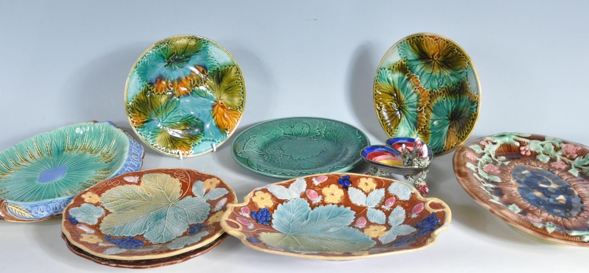 COLLECTION OF VICTORIAN ENGLISH MAJOLICA PLATESA ND DISHES.