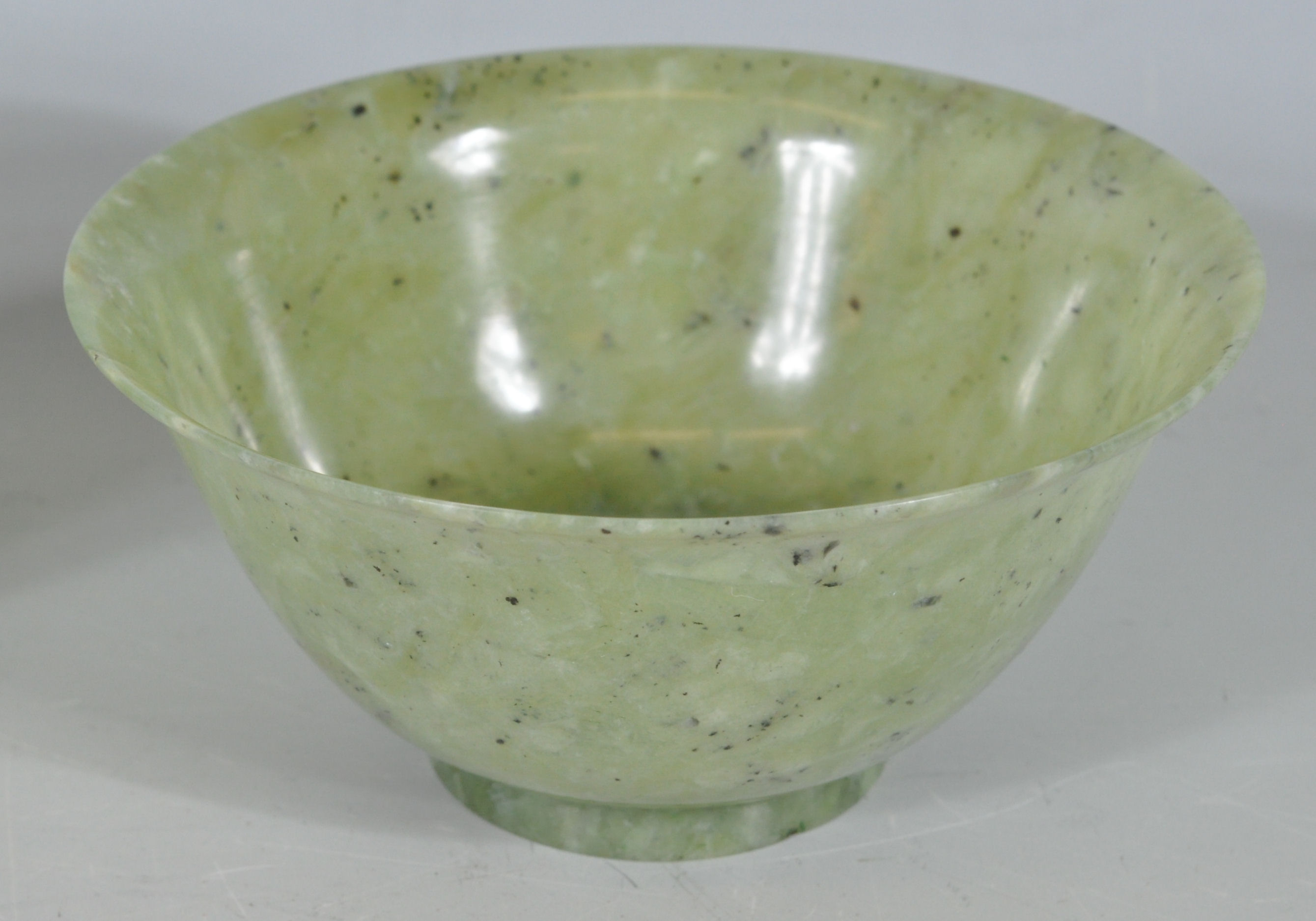 TWO CHINESE ORIENTAL GREEN JADE COLOURED RICE BOWLS. - Image 3 of 5