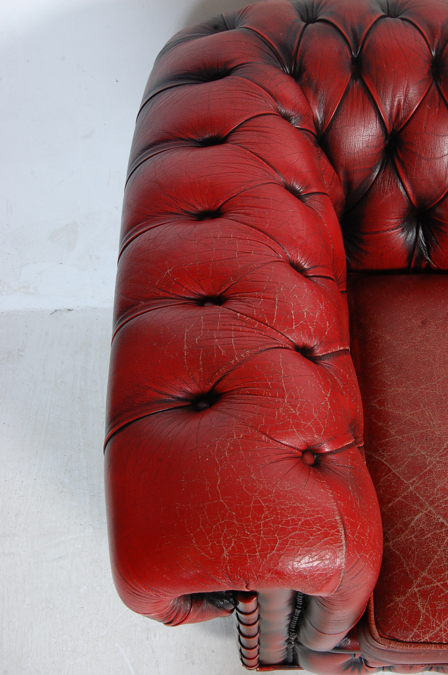 20TH CENTURY OXBLOOD THREE SETS SOFA SETTEE - Image 7 of 8