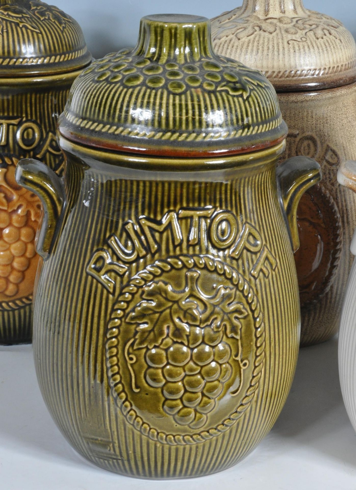 FIVE WEST GERMAN RUMTOPF LIDDED JARS - Image 2 of 8