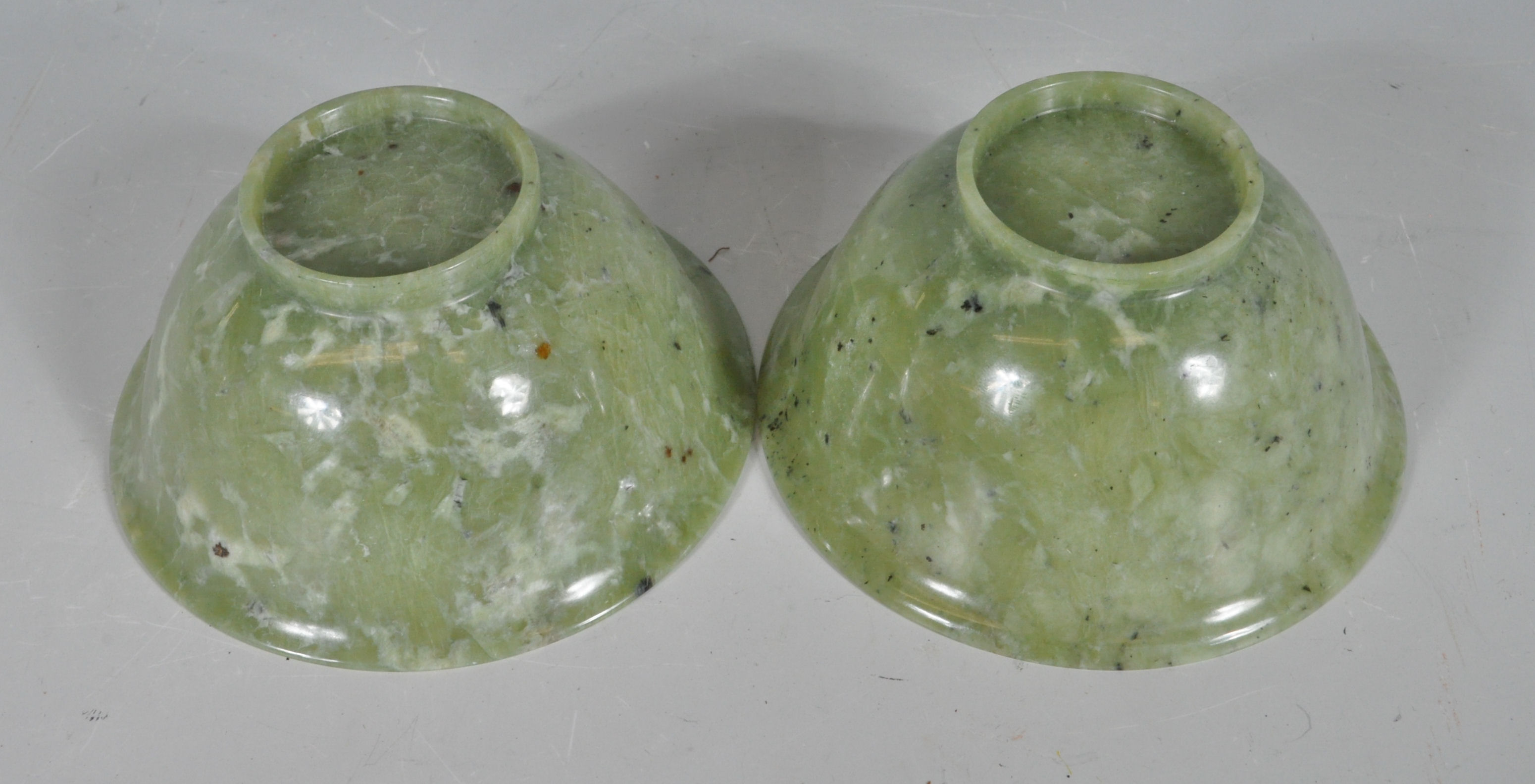 TWO CHINESE ORIENTAL GREEN JADE COLOURED RICE BOWLS. - Image 5 of 5