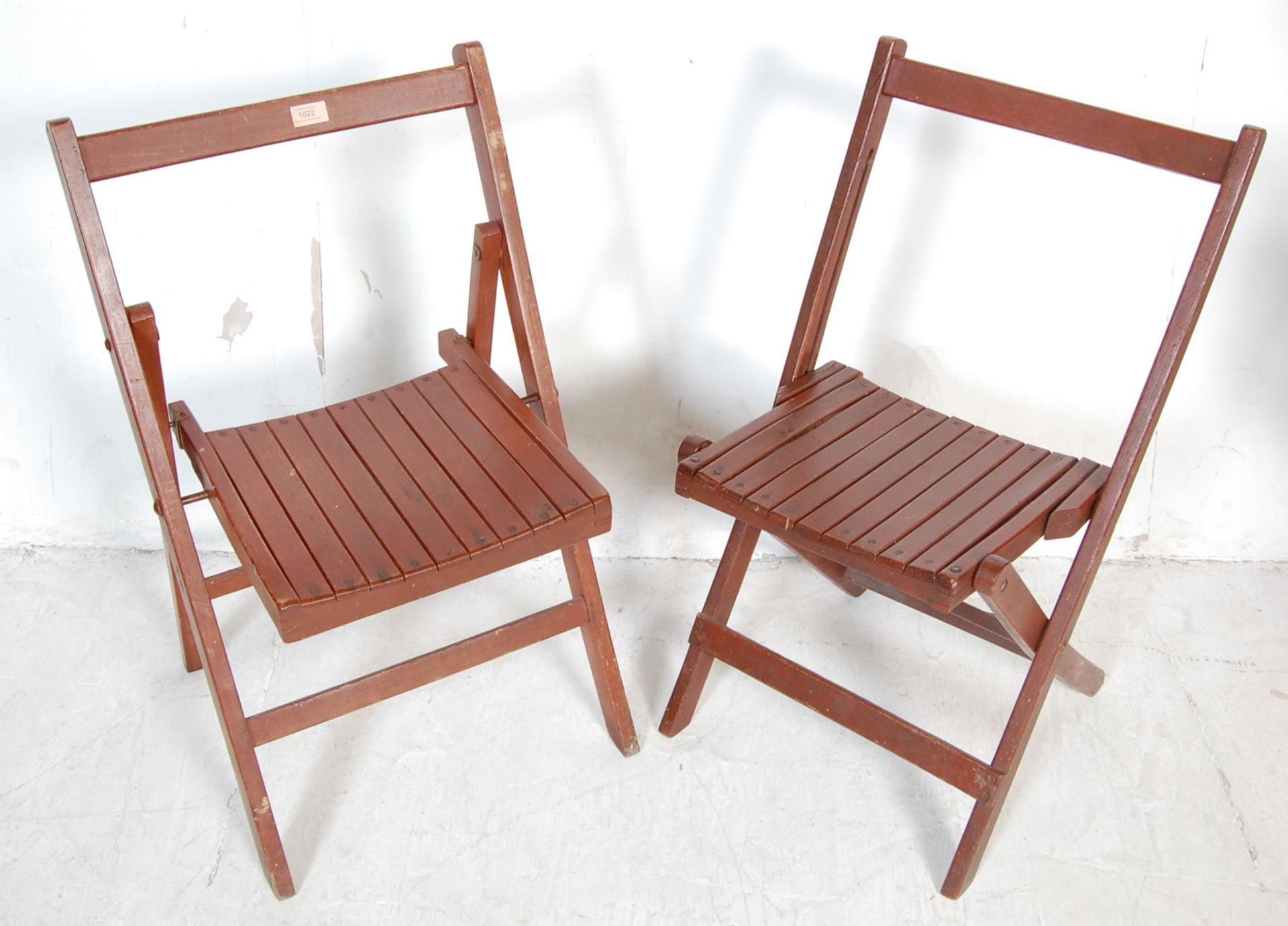 TWO MID 20TH CENTURY AIR MILITARY REMPLOY FOLDING CHAIRS - Bild 2 aus 5