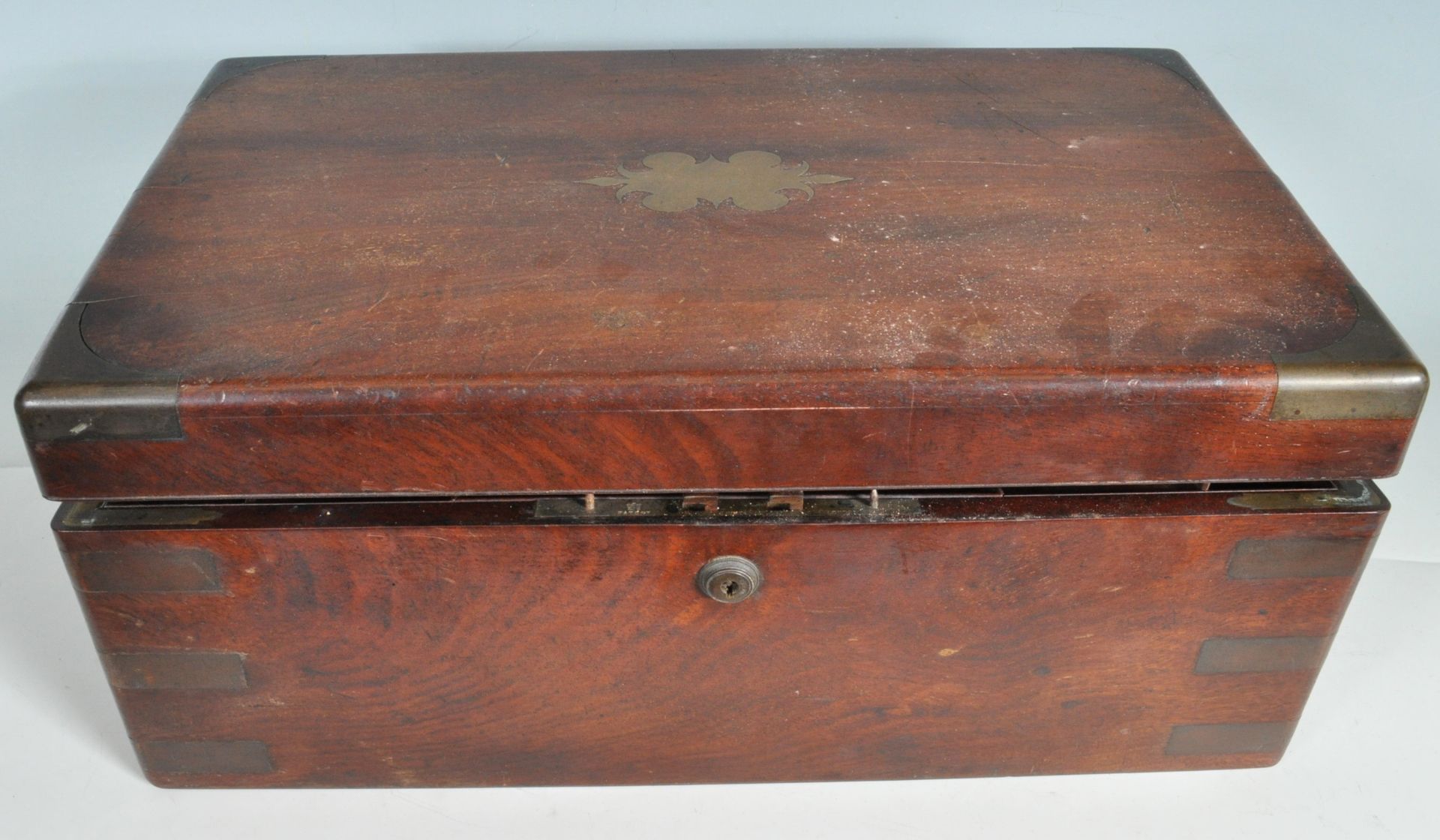 EARLY 20TH CENTURY VICTORIAN MAHOGANY WRITING SLOPE - Image 5 of 7