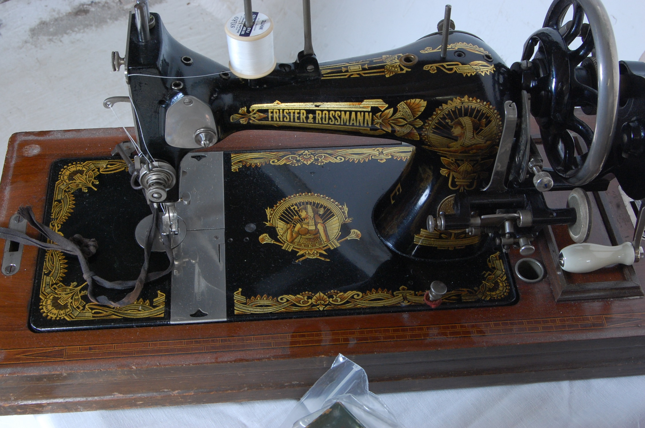 ANTIQUE EARLY 20TH CENTURY 1908 SINGER SEWING MACHINE - Image 4 of 7