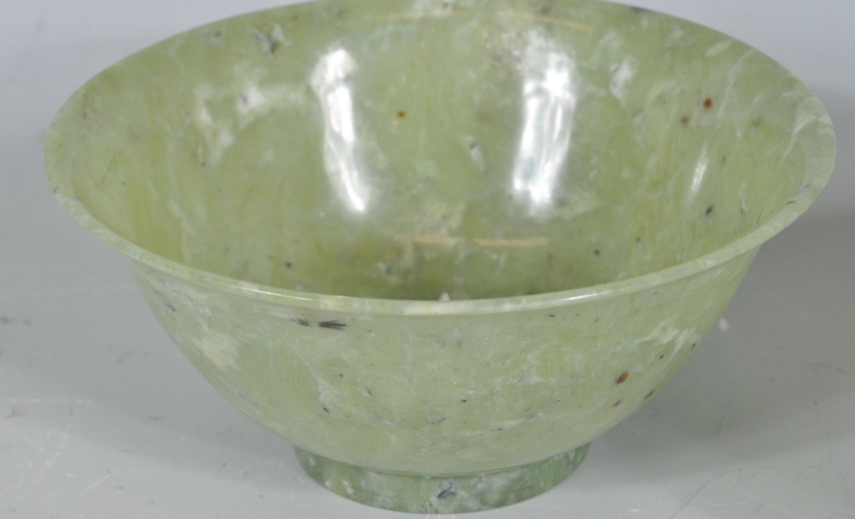 TWO CHINESE ORIENTAL GREEN JADE COLOURED RICE BOWLS. - Image 4 of 5