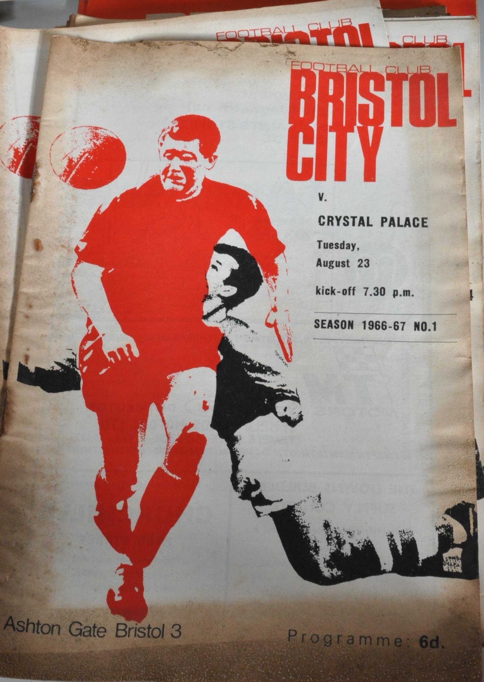 LARGE QUANTITY OF VINTAGE 1960’S BRISTOL CITY FOOTBALL RELATED EPHEMERA - Image 9 of 15