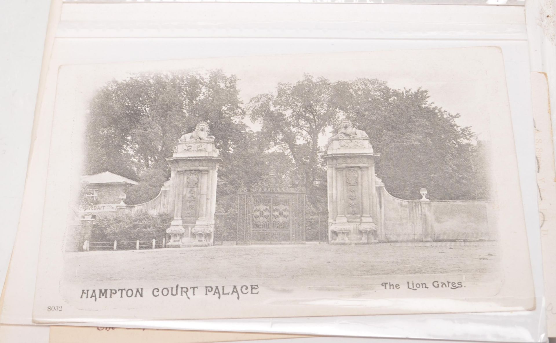 COLLECTION OF APPROX 80 EDWARDIAN POSTCARDS OF HAMPTON COURT PALACE - Image 4 of 12