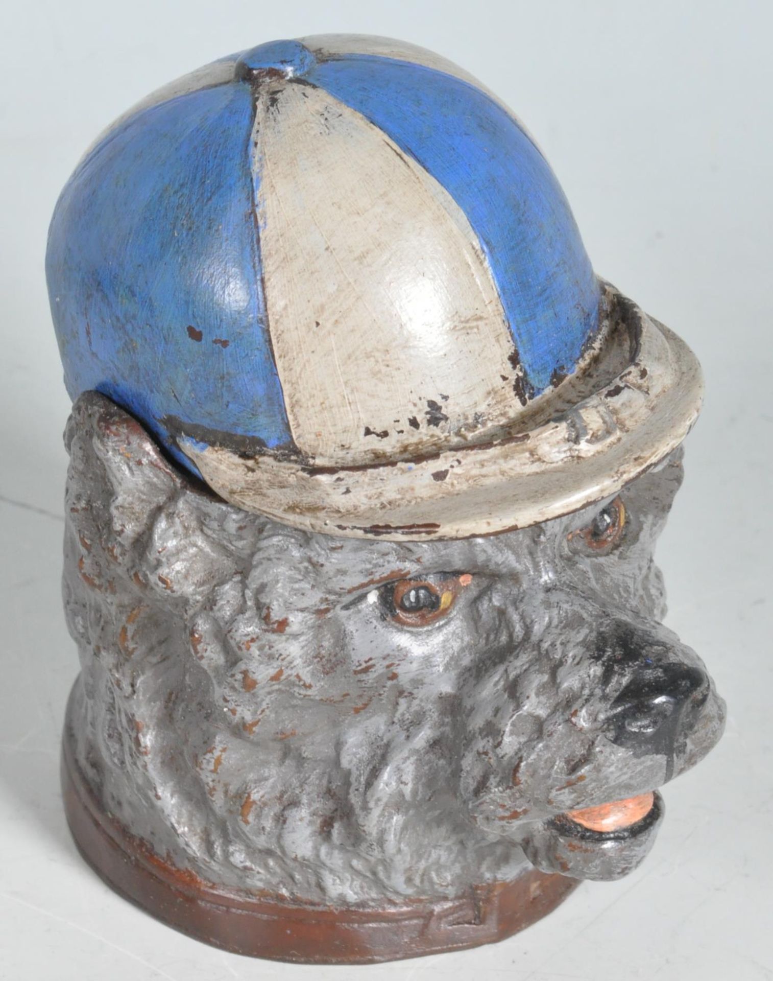 VINTAGE STYLE INKWELL IN THE FORM OF A DOG.