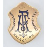 1920'S 9CT GOLD FOOTBALL ASSOCIATION SELECTION COMMITTEE BADGE