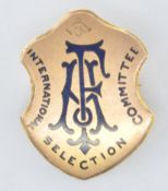 1920'S 9CT GOLD FOOTBALL ASSOCIATION SELECTION COMMITTEE BADGE