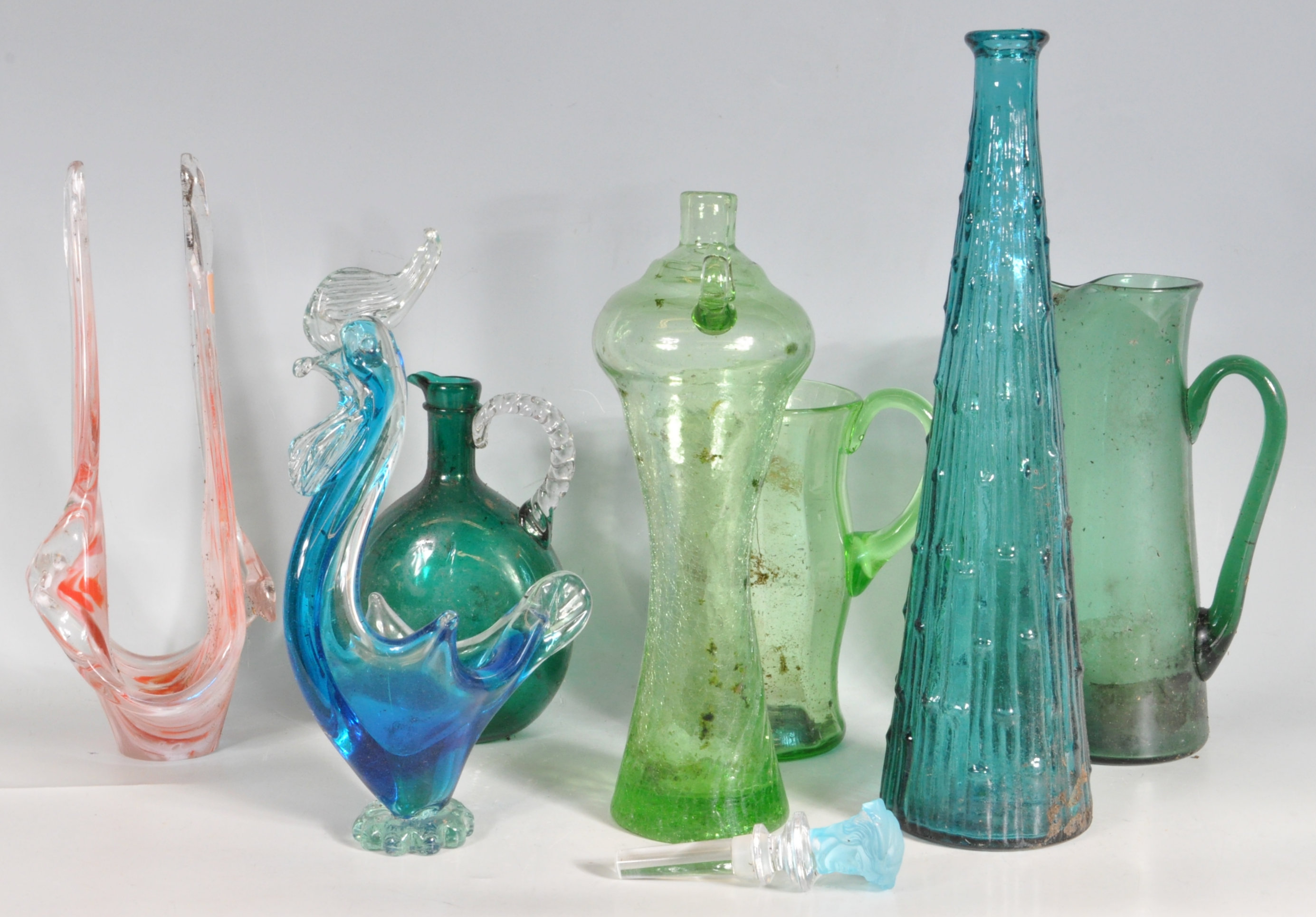 MIXED GROUP OF VINTAGE RETRO STUDIO ART GLASS PIECES