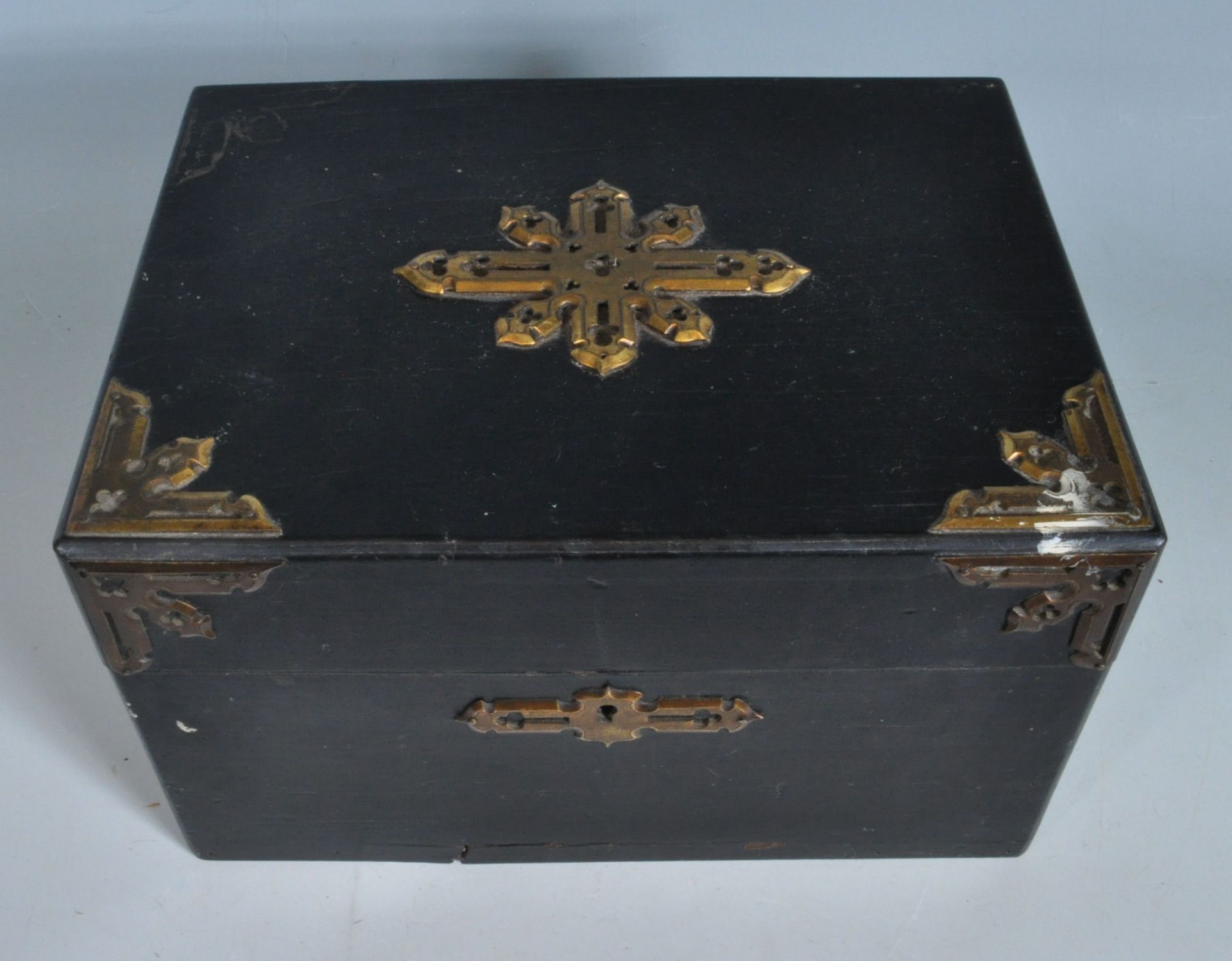 19TH CENTURY VICTORIAN BLACK EBONISED AND BRASS VANITY BOX - Image 7 of 9