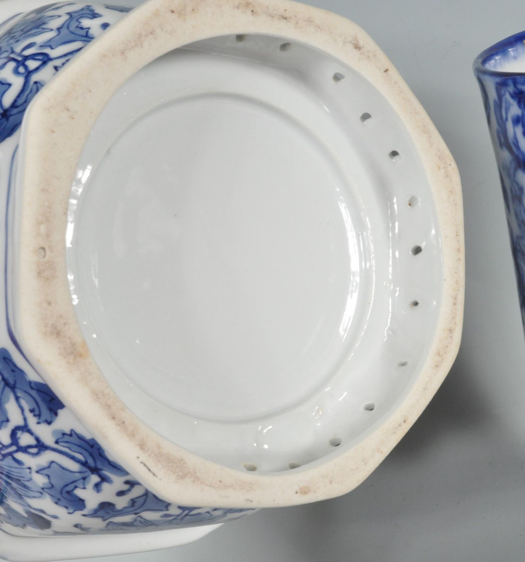 20TH CENTURY BLUE AND WHITE CHINESE AND ENGLISH CERAMICS - Image 11 of 13