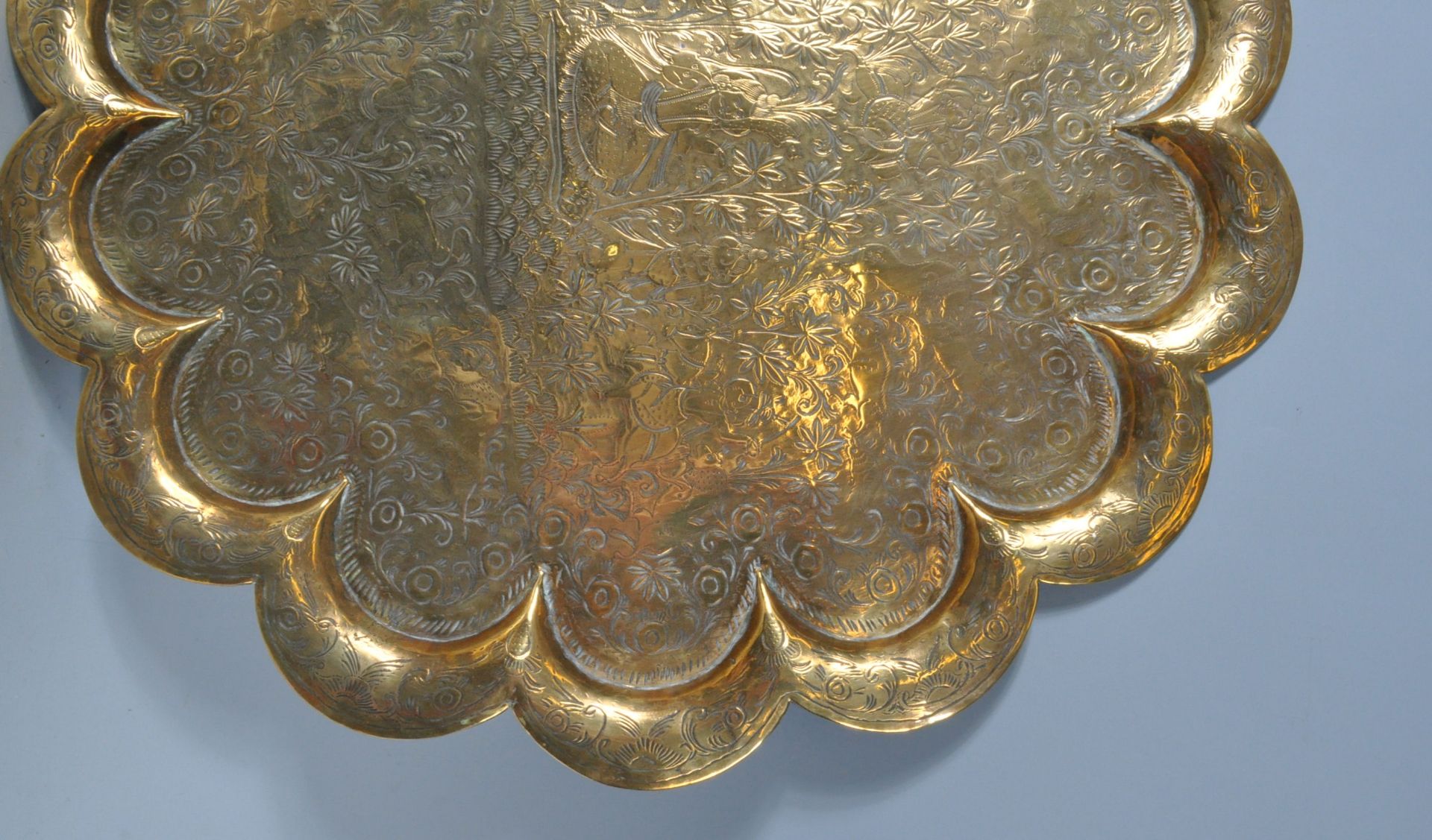 20TH CENTURY INDIAN BRASS TRAY - Image 5 of 6