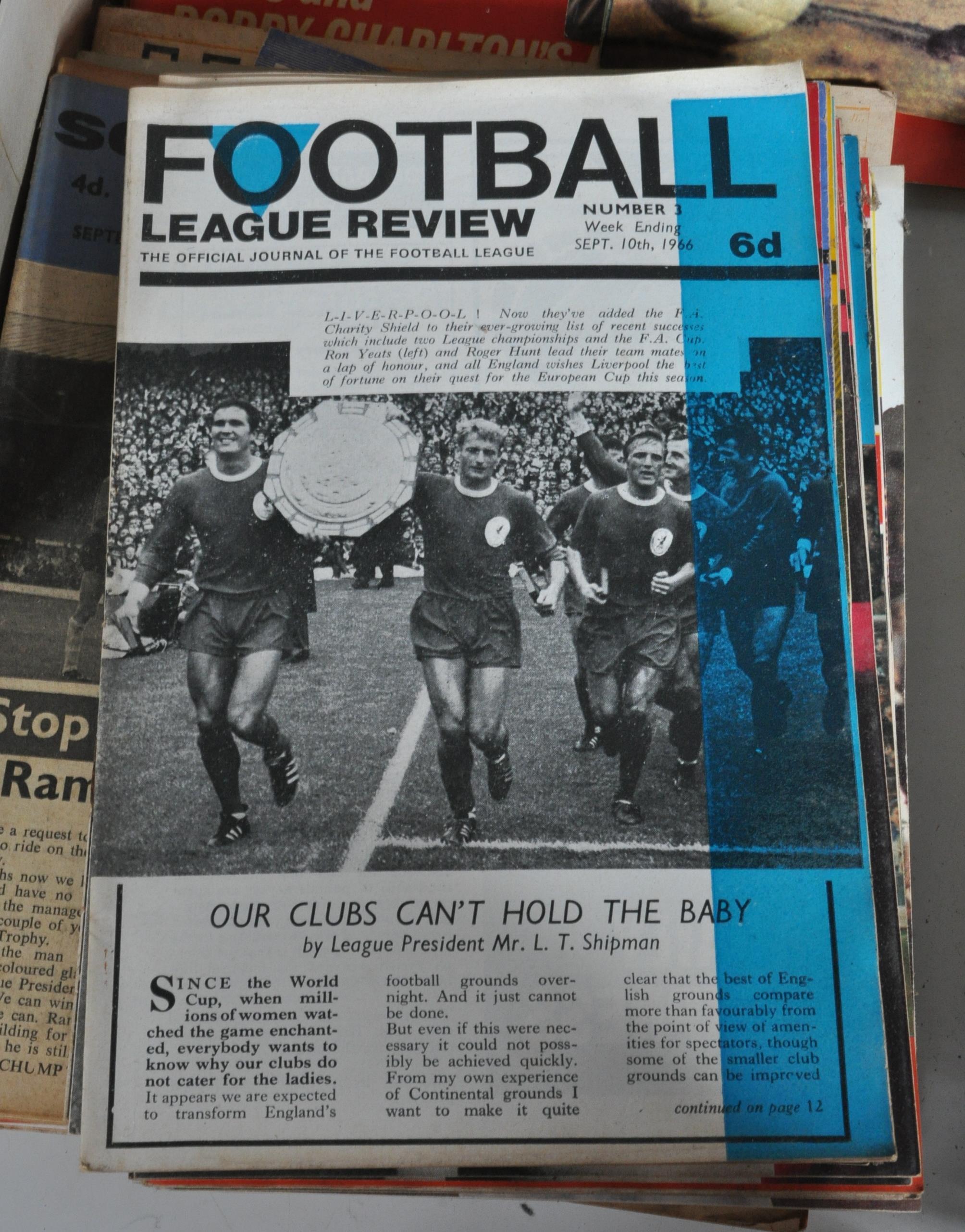 LARGE QUANTITY OF VINTAGE 1960’S BRISTOL CITY FOOTBALL RELATED EPHEMERA - Image 5 of 15