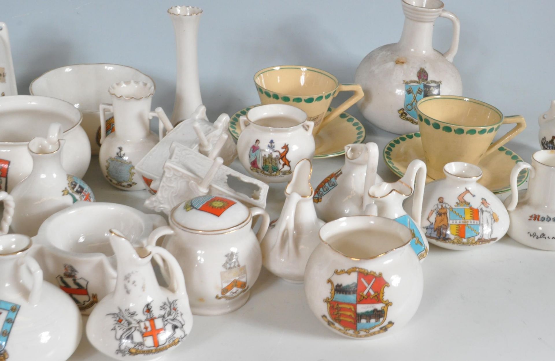 LARGE COLLECTION OF GOSS CERAMC WARE - Image 4 of 10