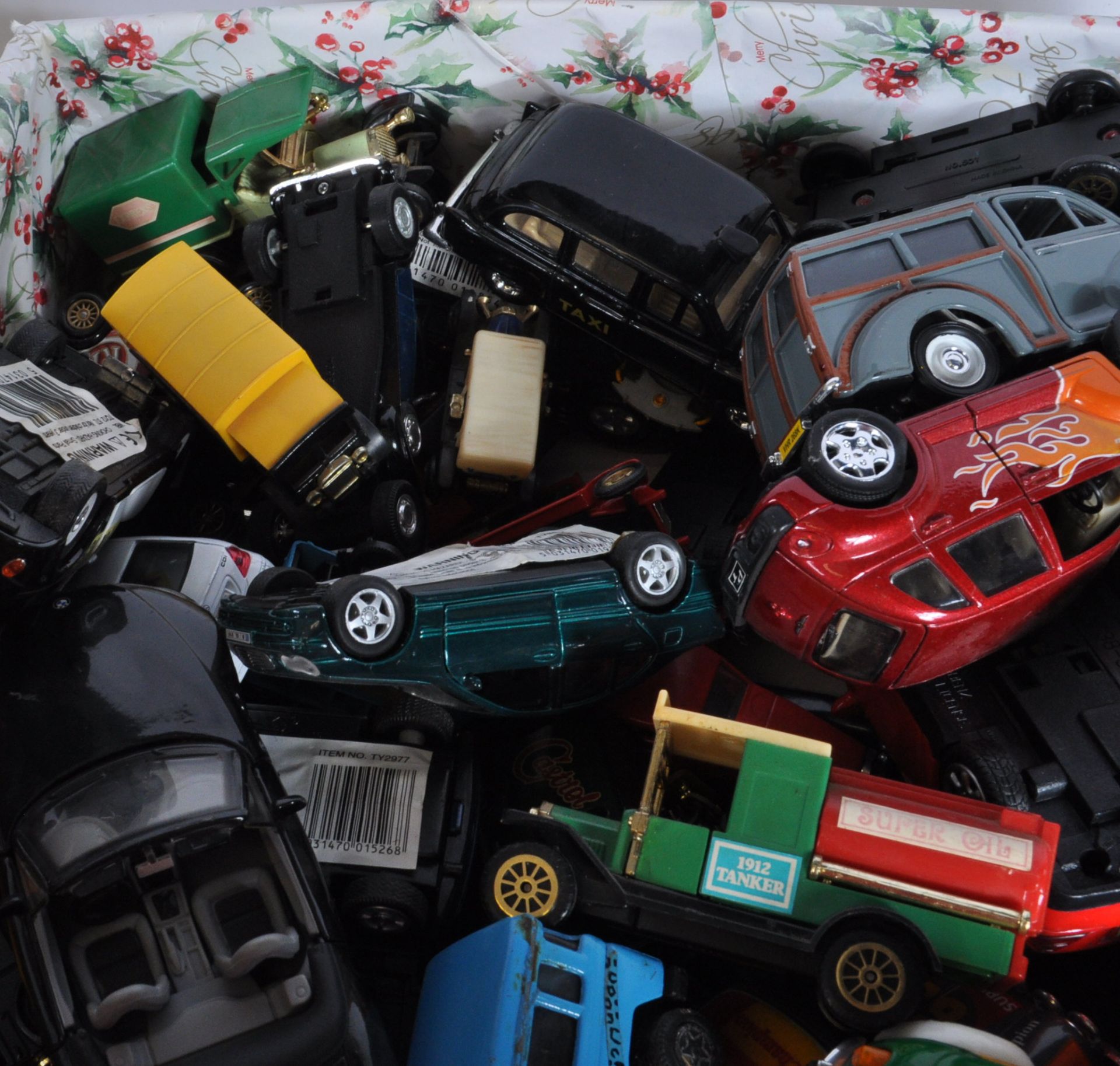 LARGE COLLECTION OF VINTAGE DIECAST CARS - Image 3 of 13