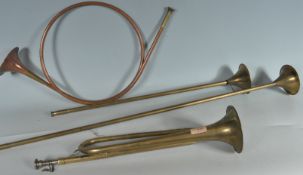 FOUR VINTAGE 20TH CENTURY BRASS AND COPPER HUNTING HORNS