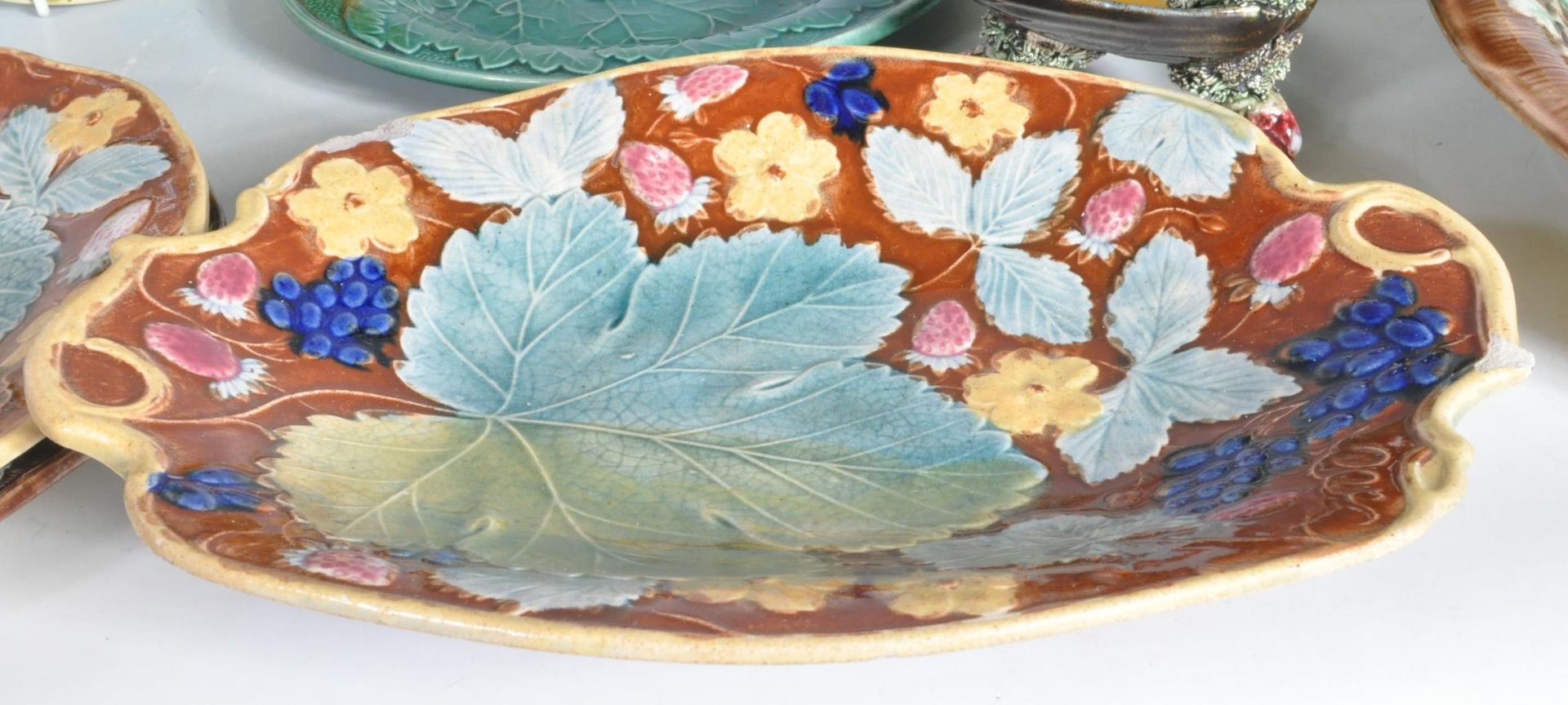 COLLECTION OF VICTORIAN ENGLISH MAJOLICA PLATESA ND DISHES. - Image 4 of 11