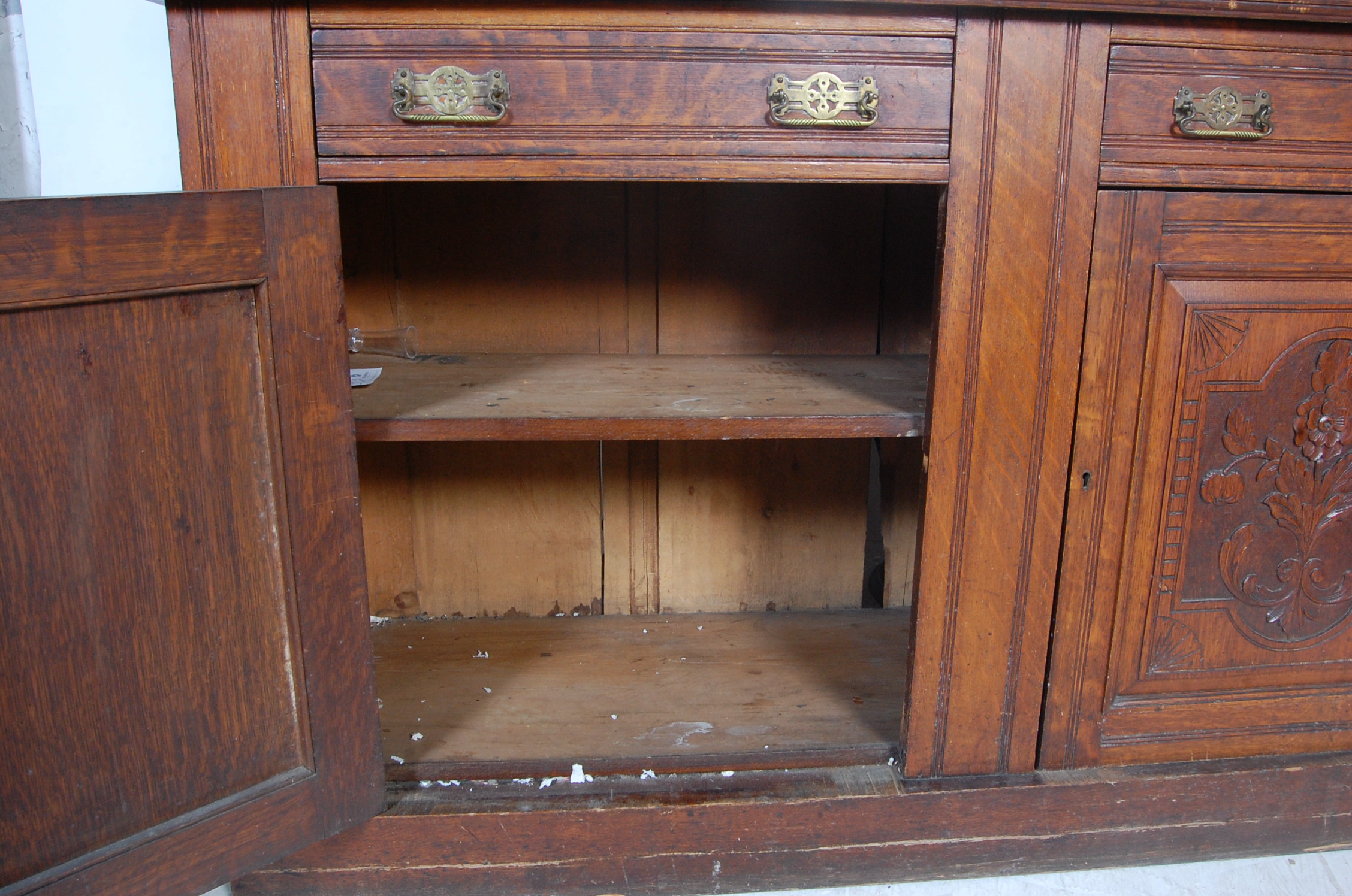 VICTORIAN OAK MIRROR BACK SIDEBOARD - CHIFFONIER - Image 7 of 8