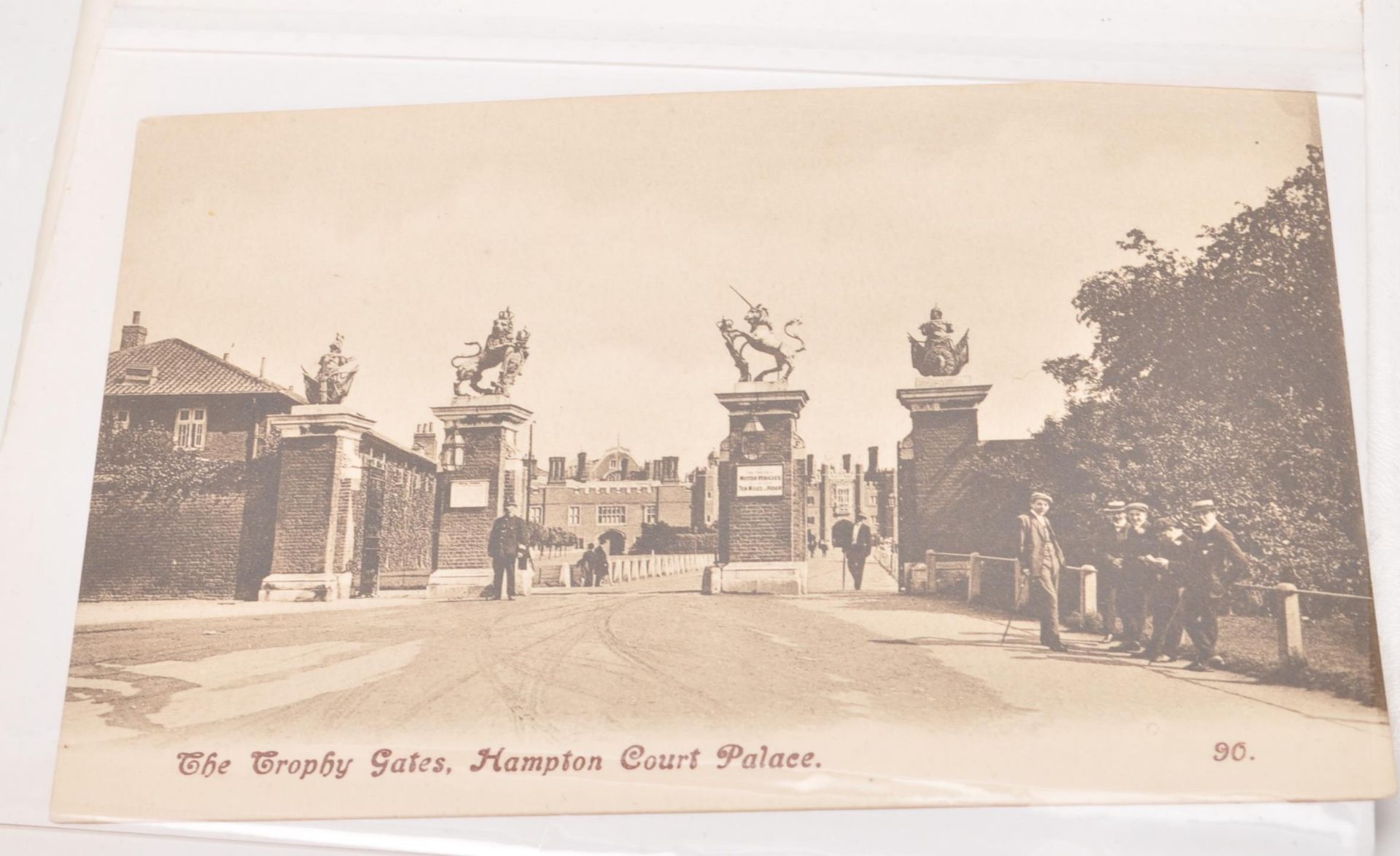 COLLECTION OF APPROX 80 EDWARDIAN POSTCARDS OF HAMPTON COURT PALACE - Image 5 of 12