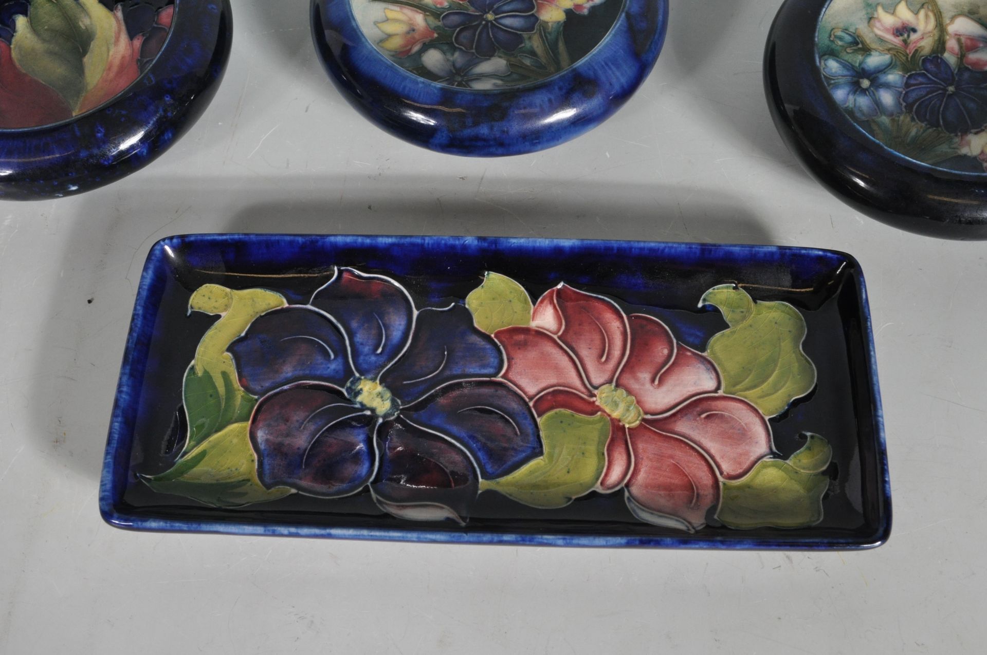 COLLECTION OF FOUR MOORCROFT DISHES - Bild 2 aus 6