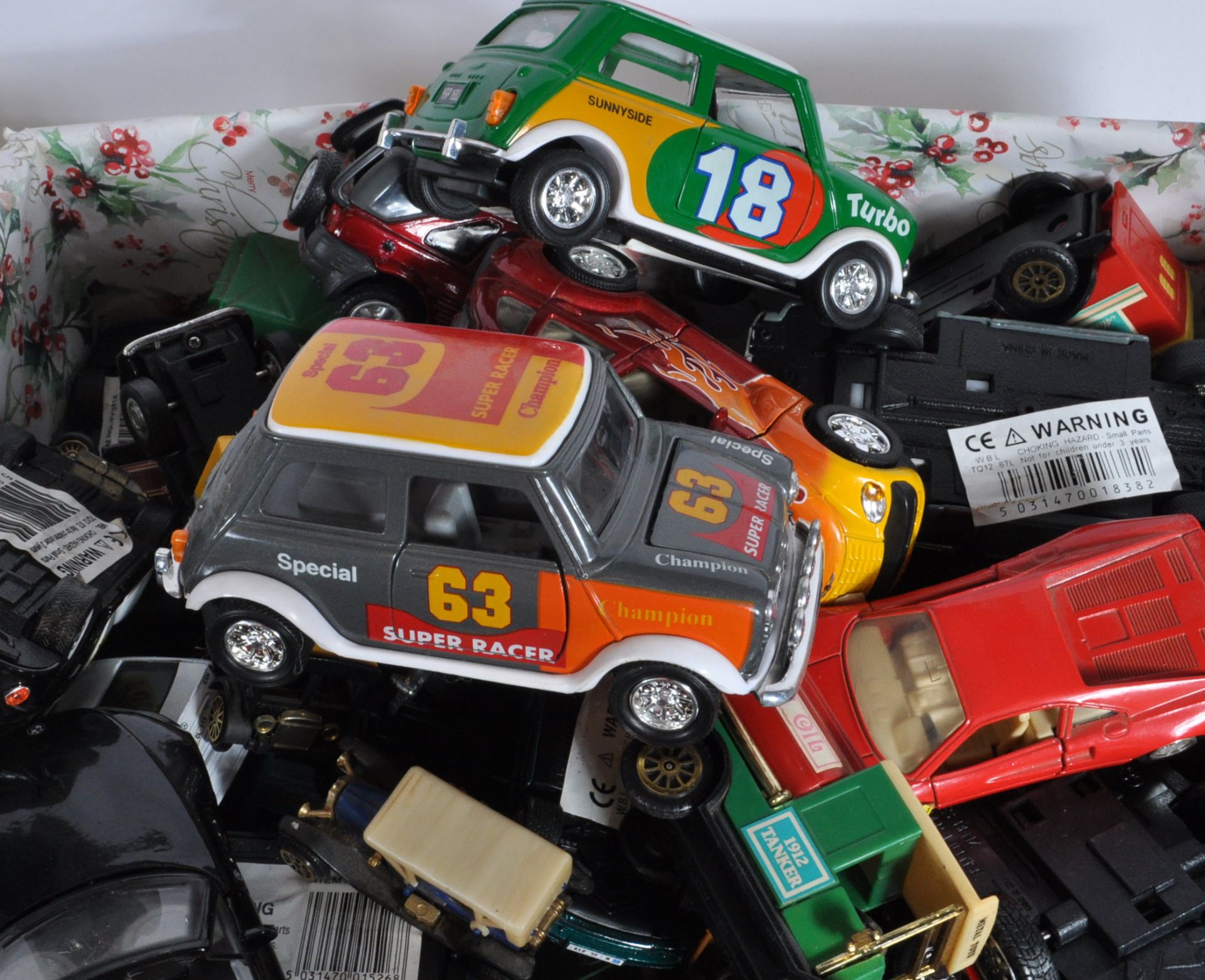 LARGE COLLECTION OF VINTAGE DIECAST CARS - Image 6 of 13