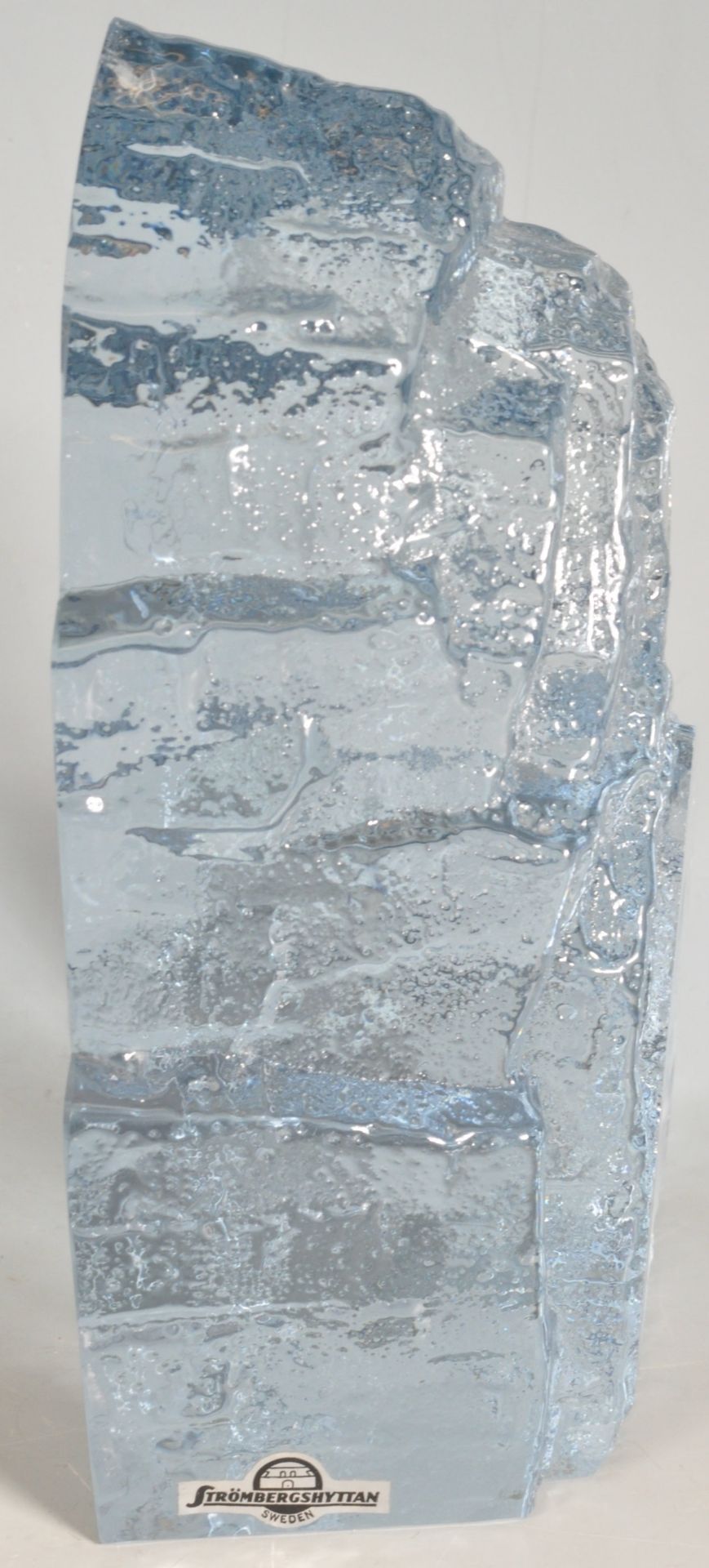SWEDISH STROMBERG ART GLASS ICE BERG SEAL ENGRAVED SCULPTURE - Image 3 of 6