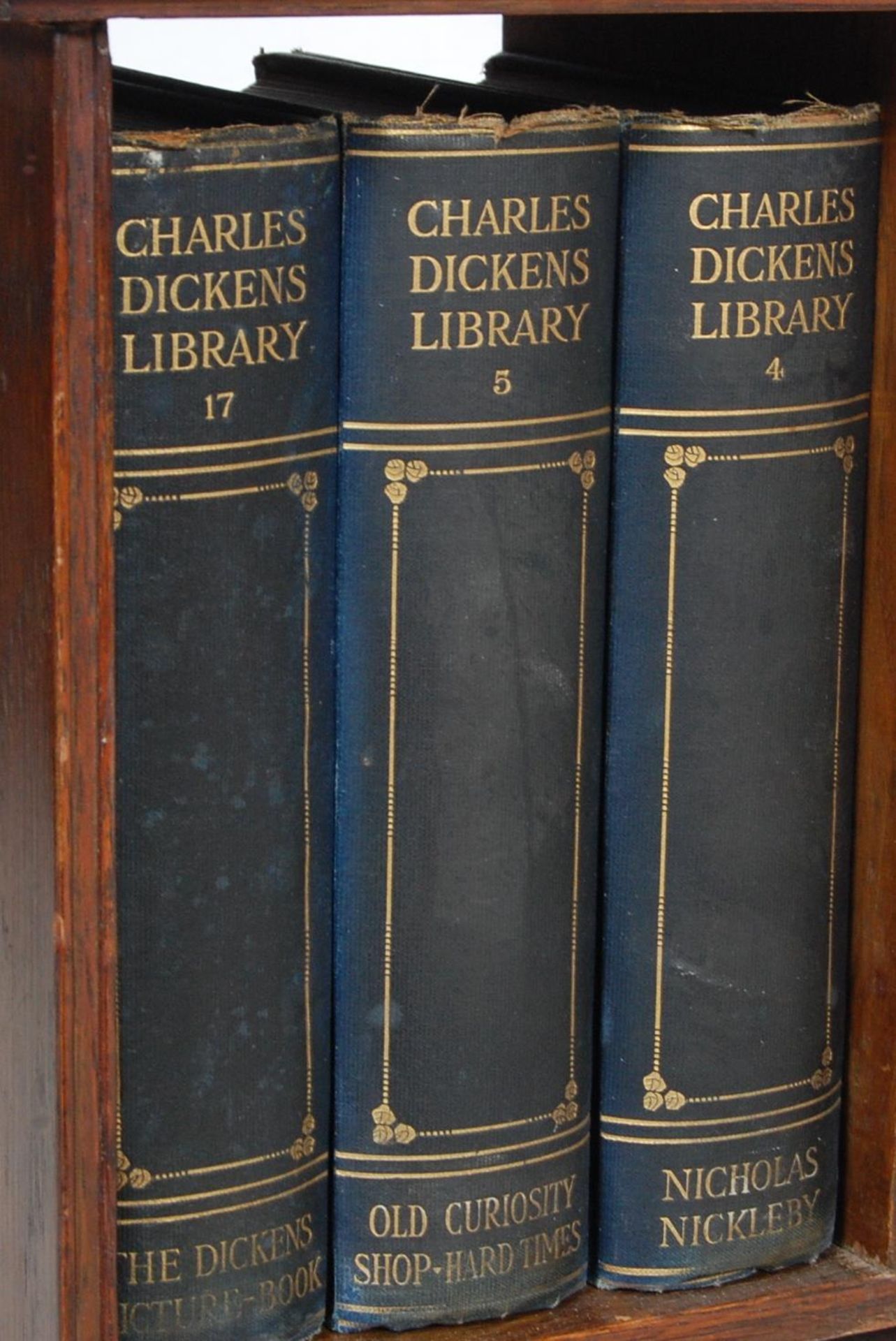 COMPLETE COLLECTION OF EIGHTEEN CHARLES DICKENS HARDBACK BOOKS WITHIN AN OAK BOOKCASE - Image 3 of 5