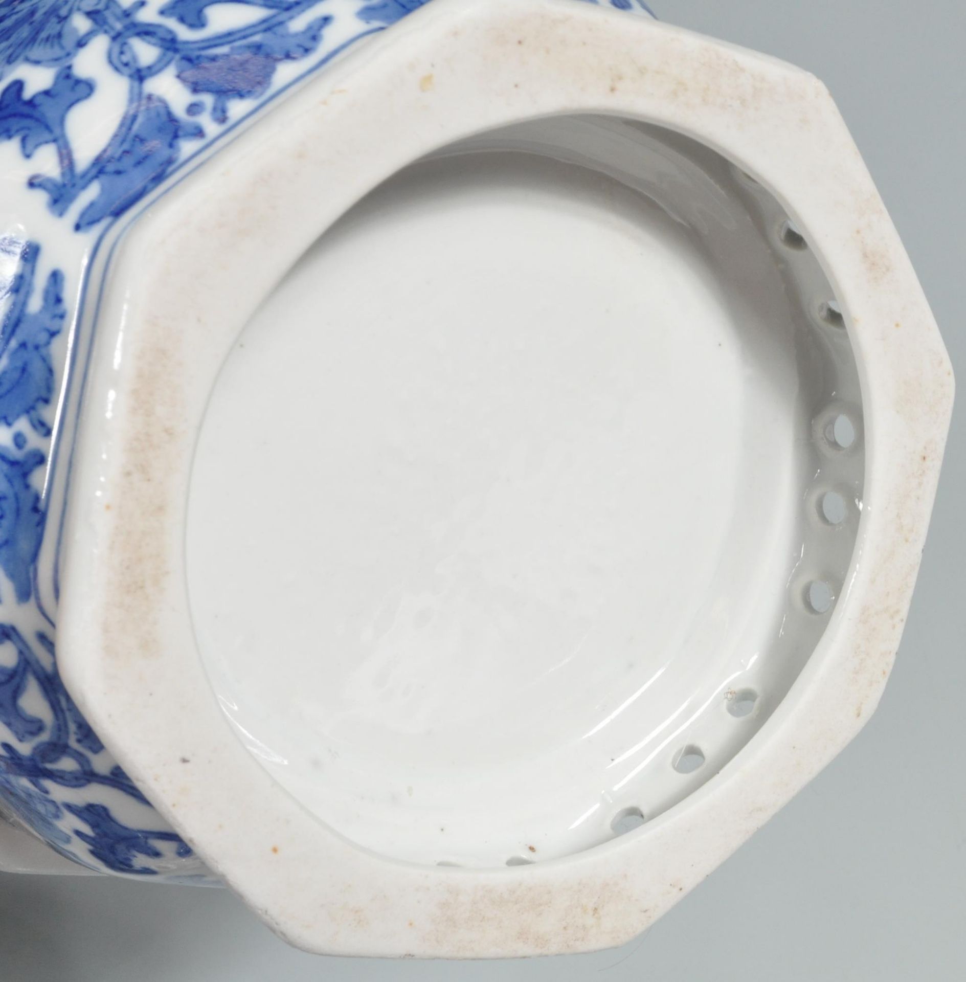 20TH CENTURY BLUE AND WHITE CHINESE AND ENGLISH CERAMICS - Image 13 of 13