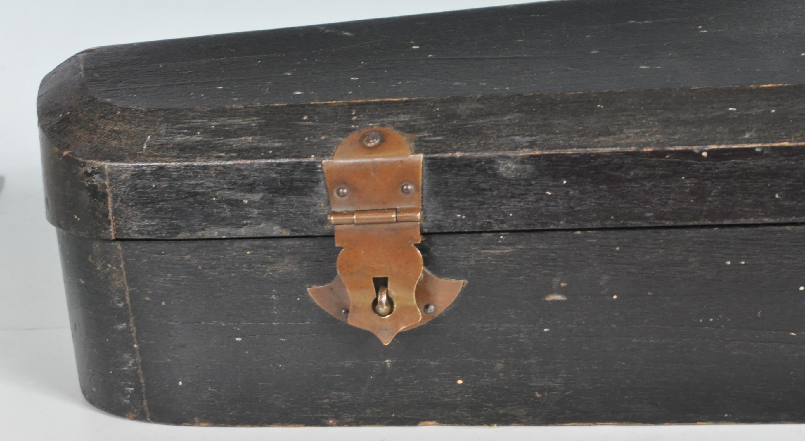 18TH CENTURY GEORGE III WOODEN VIOLIN CASE - Image 3 of 4