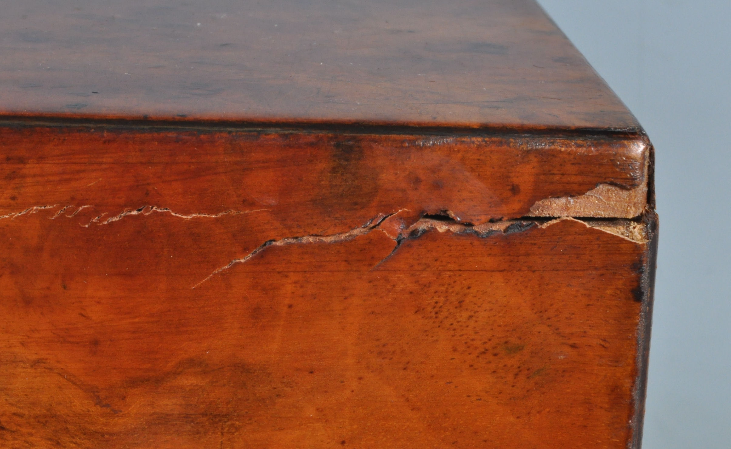 19TH CENTURY VICTORIAN FLAME MAHOGANY VANITY BOX - Image 10 of 11