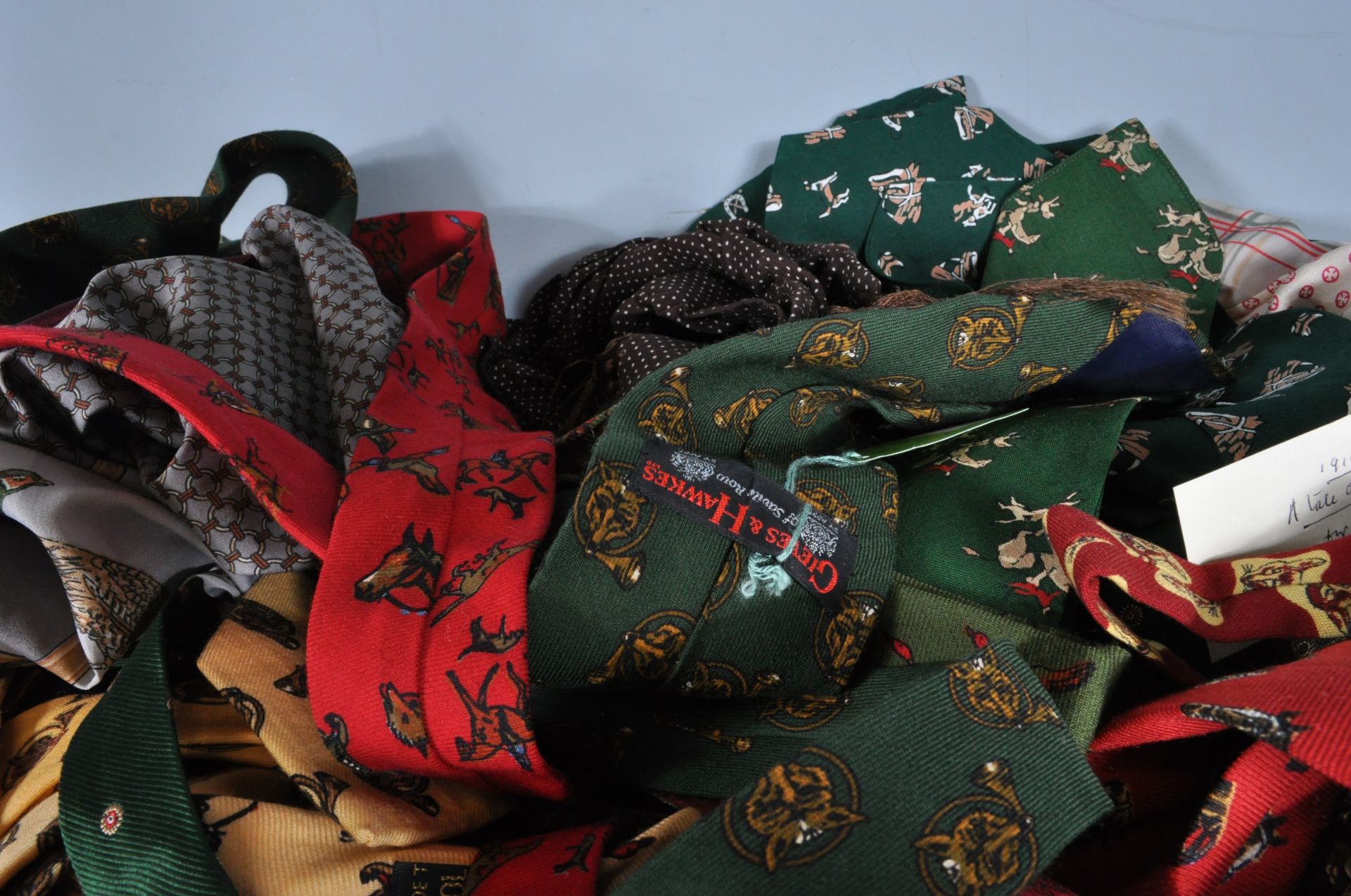 COLLECTION OF VINTAGE 1950S MENS TIES SCARVES AND CRAVATS INCLUDING SEVERAL TOOTAL EXAMPLES. - Image 8 of 8