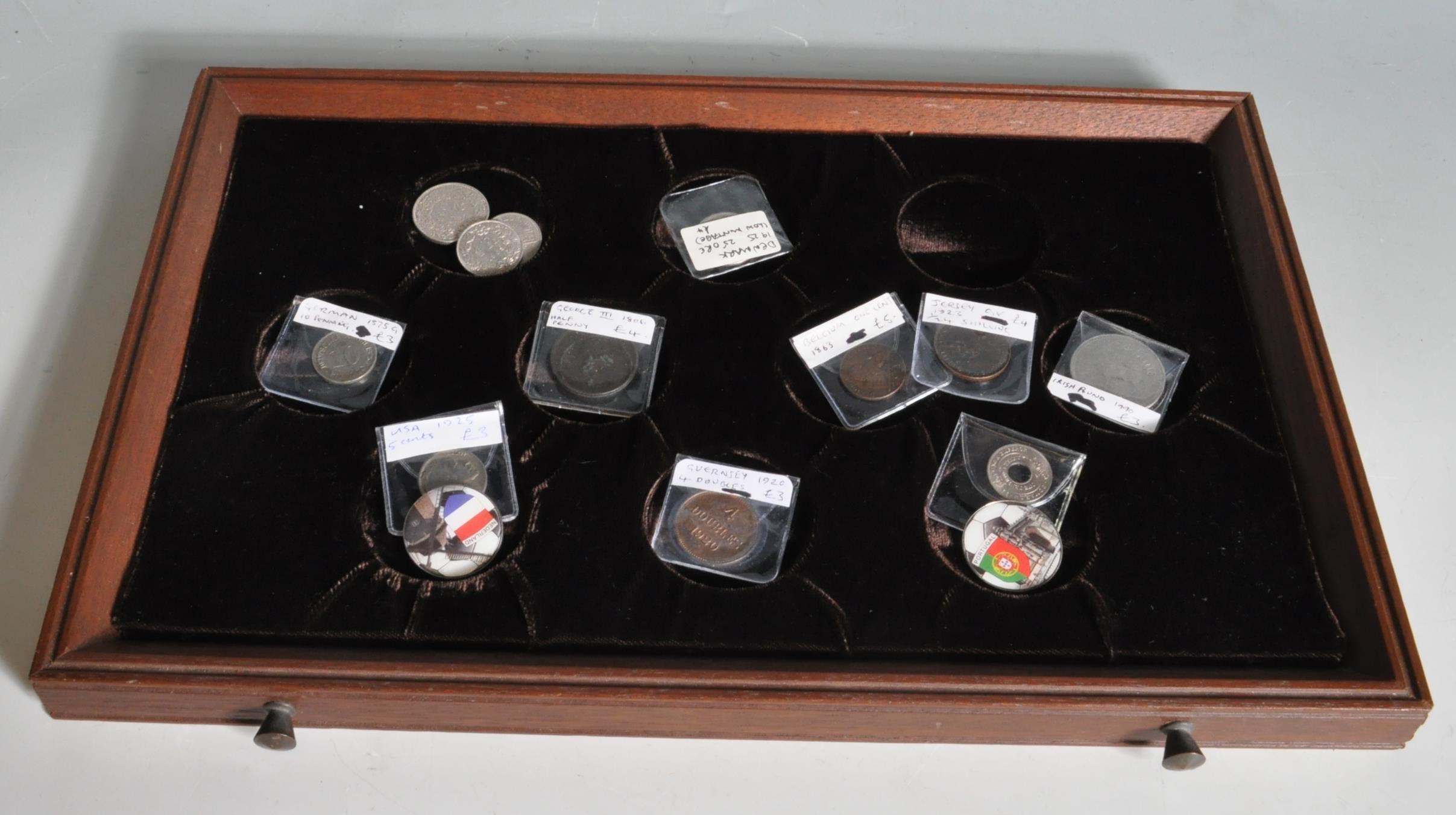 COLLECTION OF COINS AND MEDALS IN A WOODEN BOX - Image 10 of 11