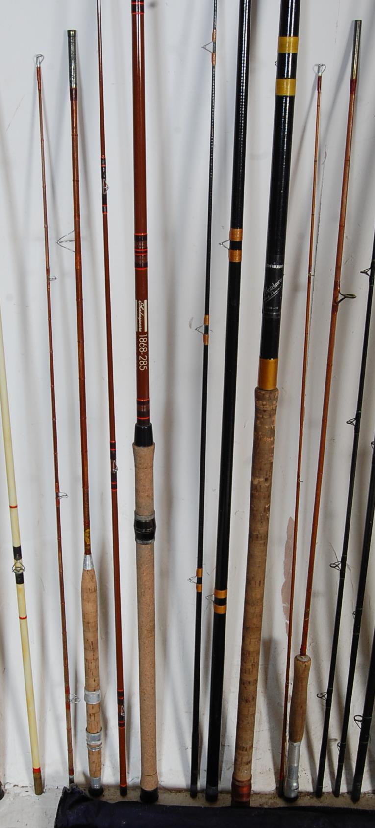 LARGE COLLECTION OF VINTAGE 20TH CENTURY FISHING RODS - Image 7 of 19