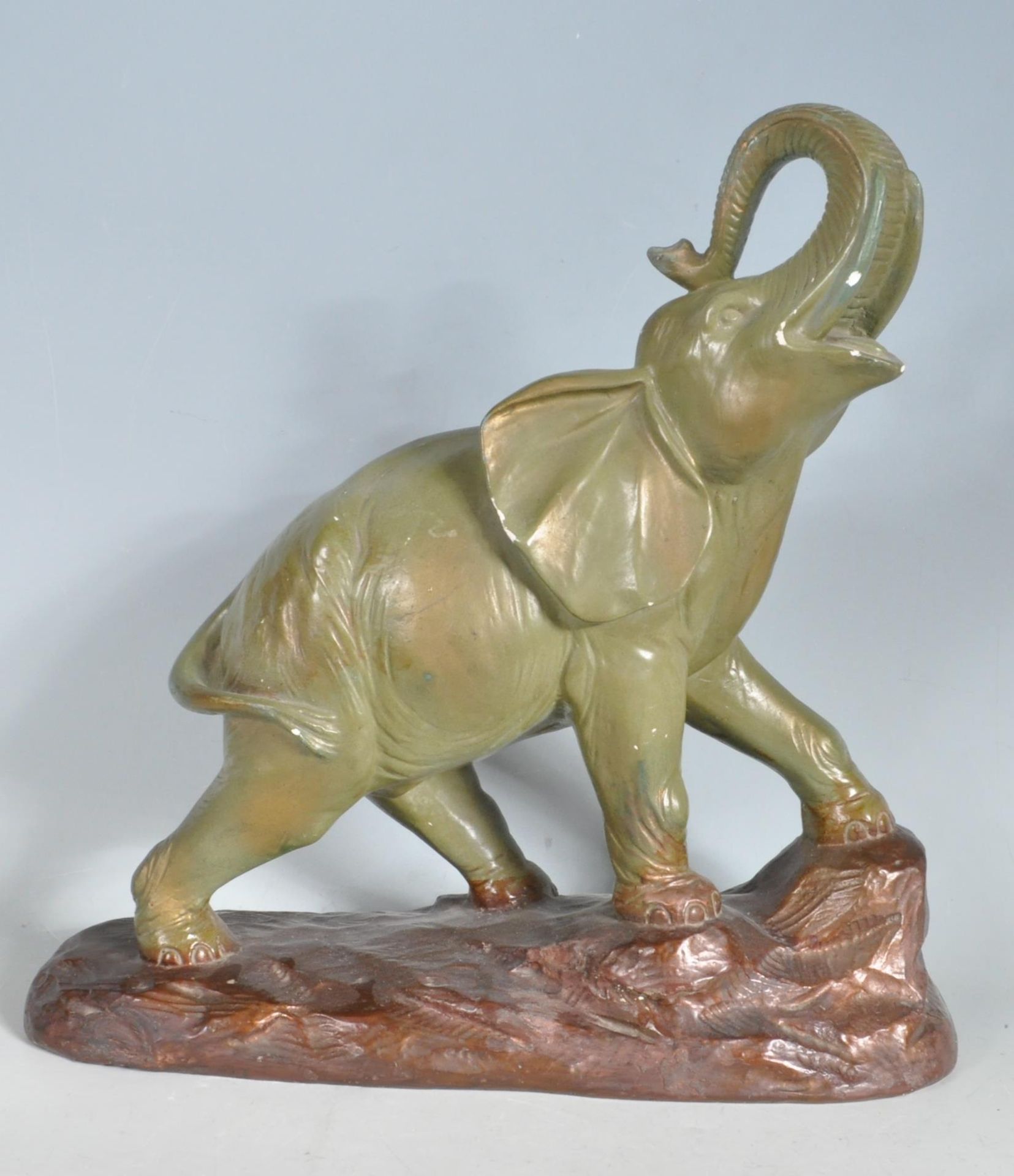 VINTAGE CHALKWARE ELEPHANT FIGURINE - Bild 2 aus 4