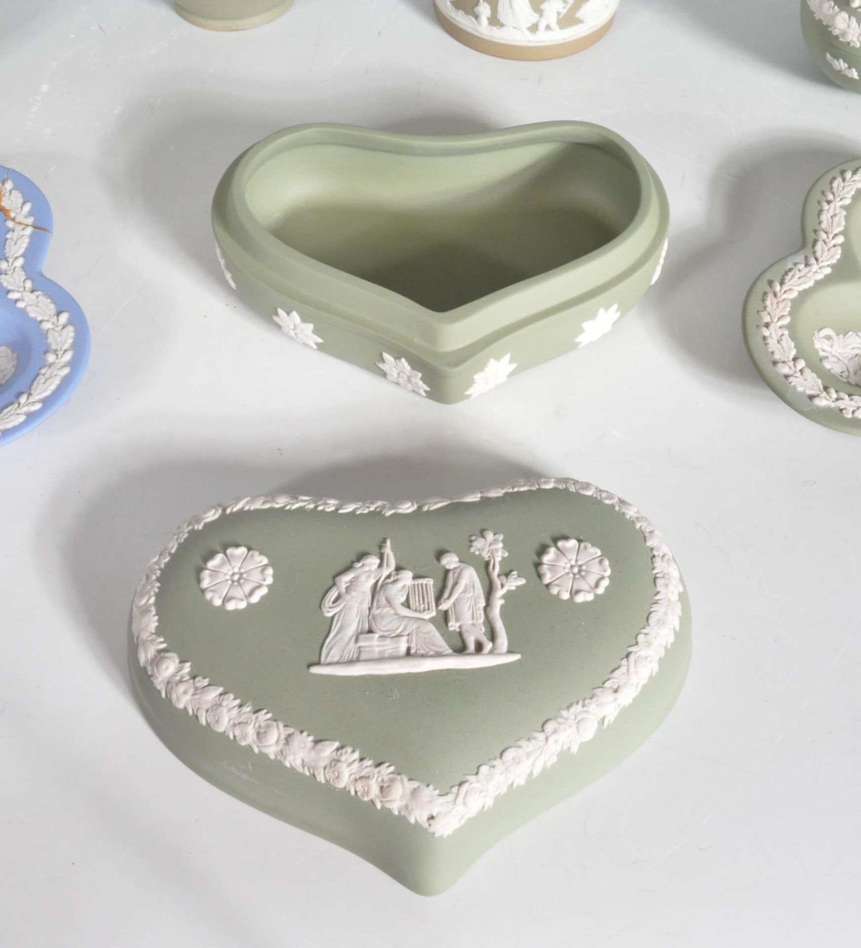 COLLECTION OF VINTAGE 20TH CENTURY WEDGWOOD IN SEA GREEN - Image 5 of 9