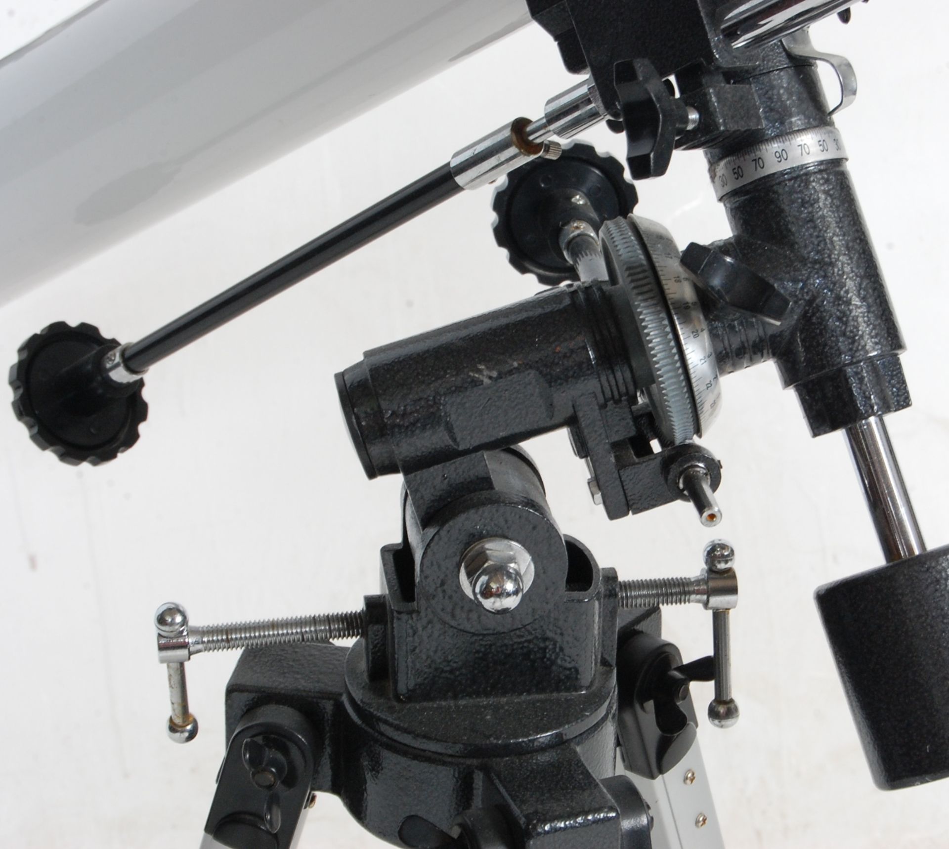 ZENNEX 900X70 TELESCOPE AND TRIPOD - Image 5 of 5