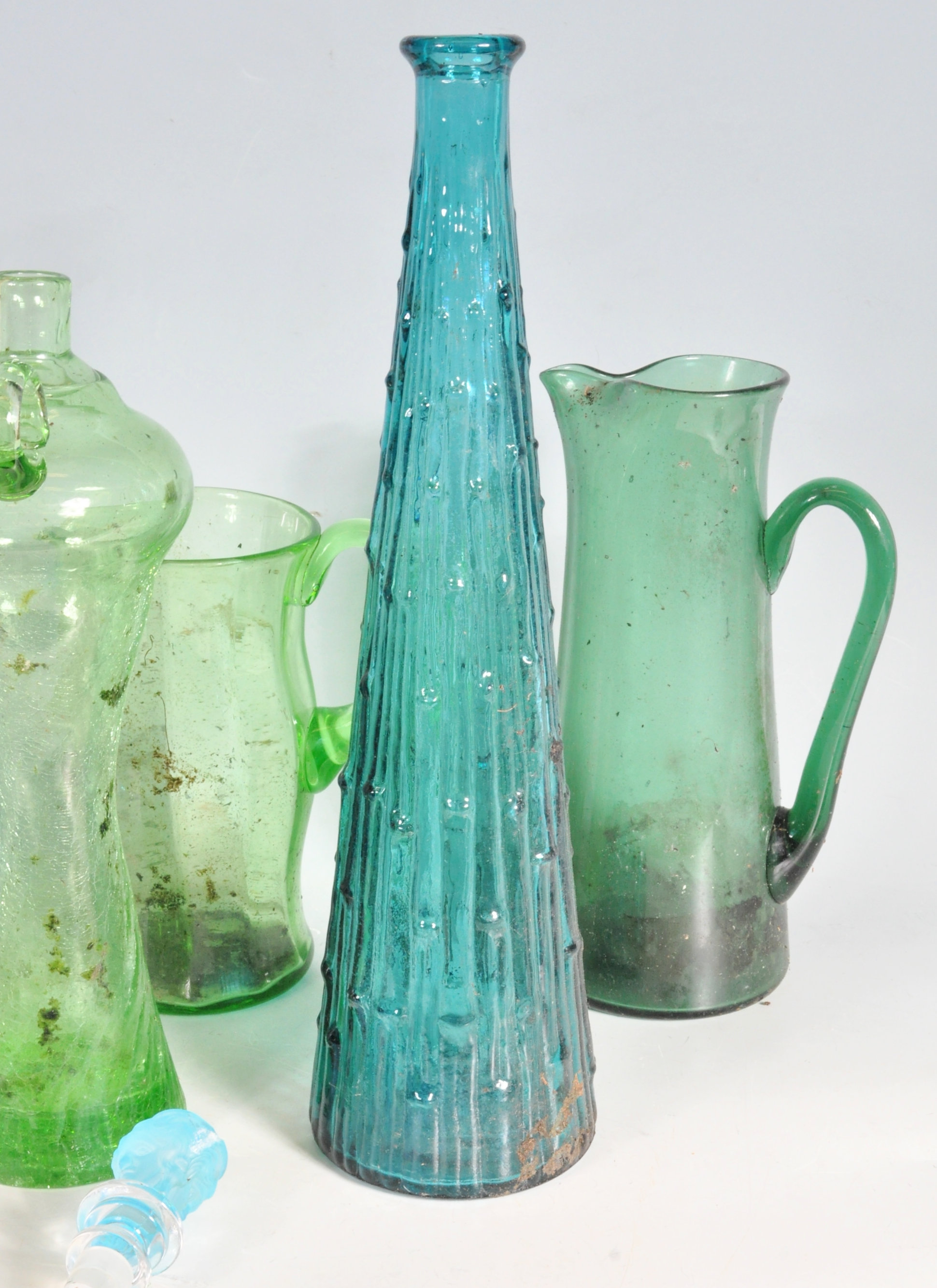 MIXED GROUP OF VINTAGE RETRO STUDIO ART GLASS PIECES - Image 3 of 8