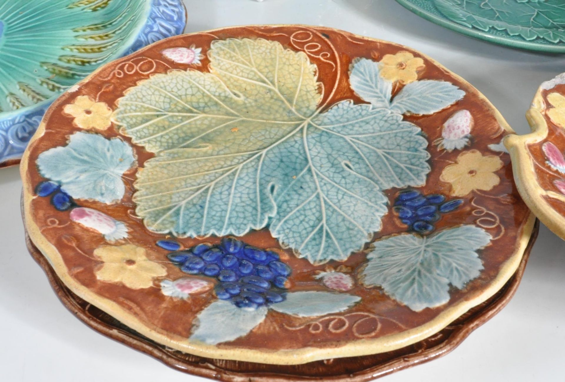 COLLECTION OF VICTORIAN ENGLISH MAJOLICA PLATESA ND DISHES. - Image 5 of 11