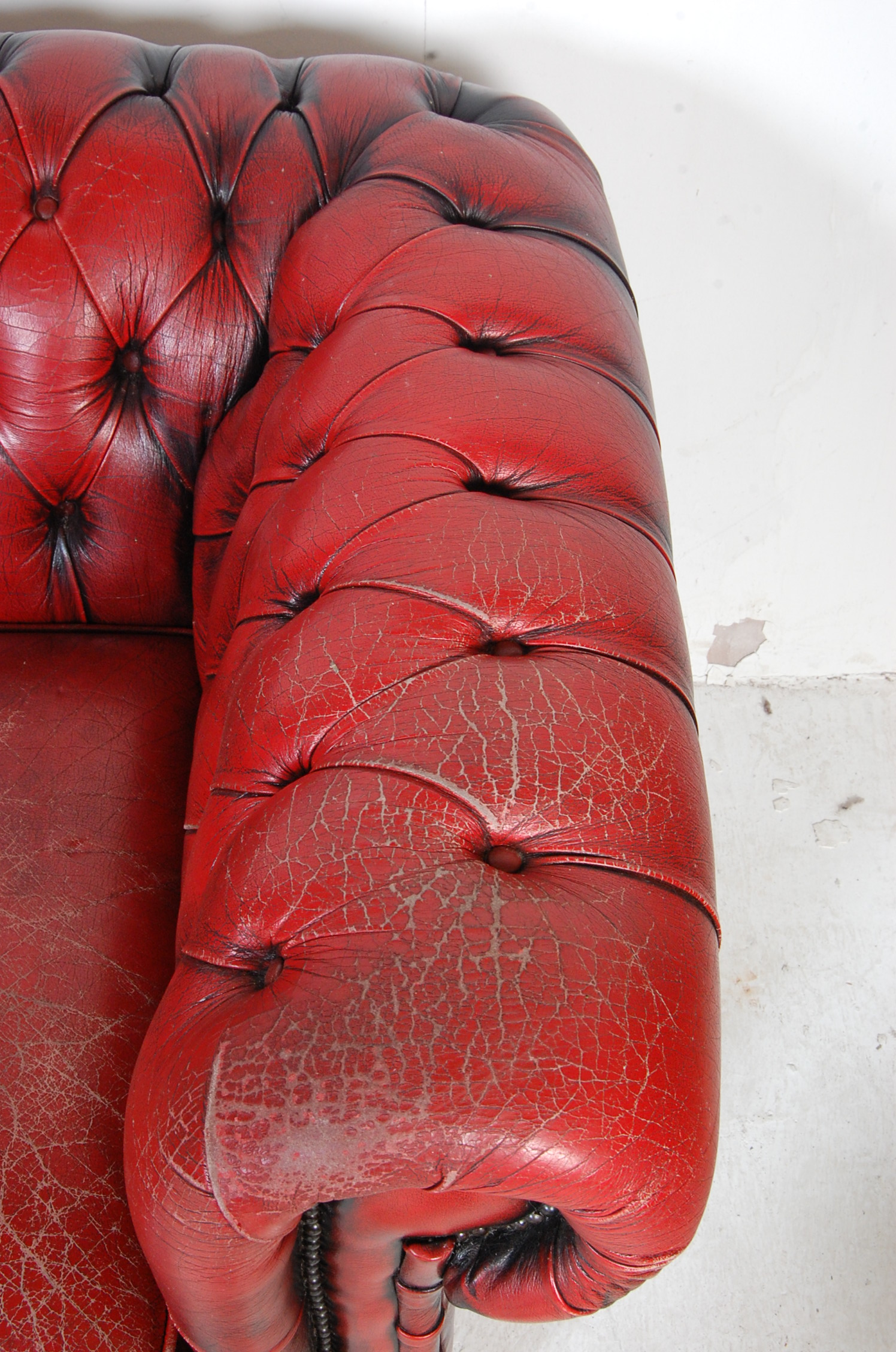 20TH CENTURY OXBLOOD THREE SETS SOFA SETTEE - Image 8 of 8